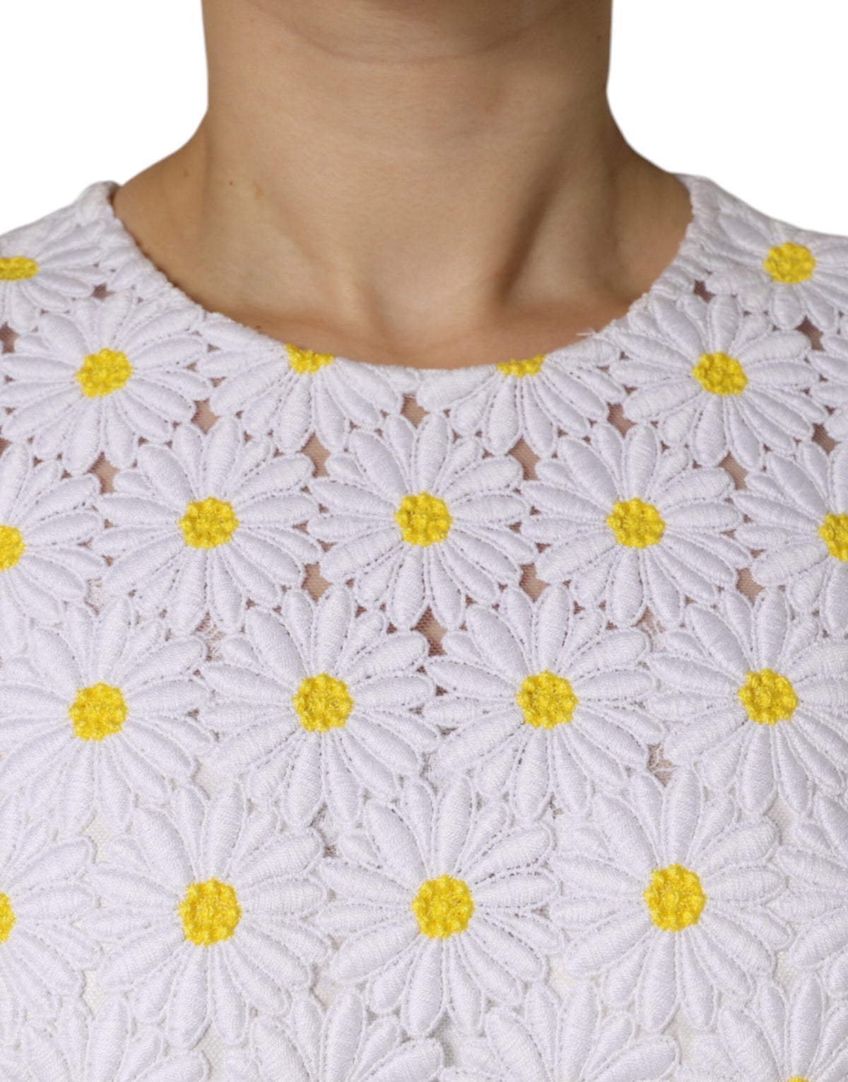 Elevate your wardrobe with the Dolce & Gabbana White Daisy Macrame Lace Sheath Midi Dress, a timeless blend of silk and cotton, embodying exquisite Italian craftsmanship and romantic allure.