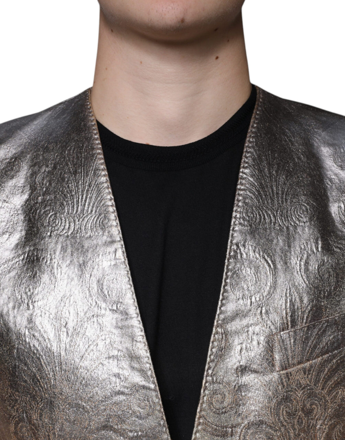 Elevate your wardrobe with the Dolce & Gabbana Gold Jacquard Single Breasted Dress Blazer, a masterpiece of Italian craftsmanship in luxurious silk and polyester, designed for those who embody elegance and confidence.