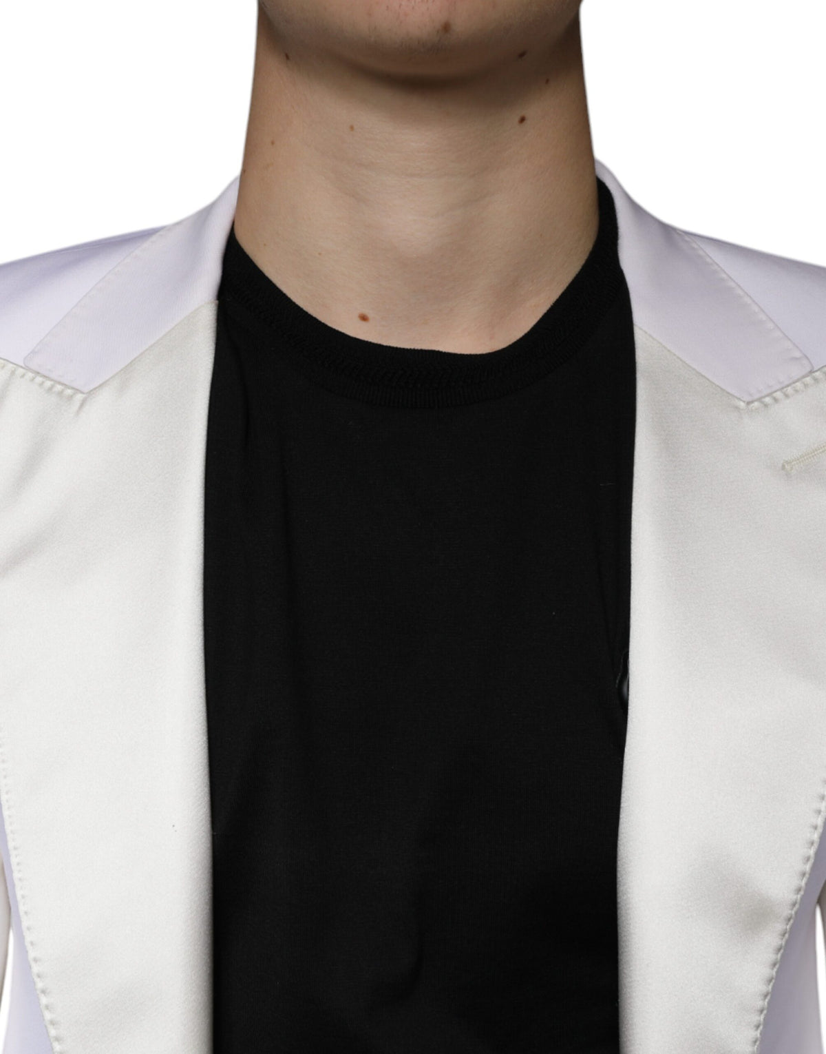 Discover the Dolce & Gabbana Off White Wool Single Breasted Dress Blazer, a masterful blend of virgin wool and silk, epitomizing timeless elegance and refined luxury.