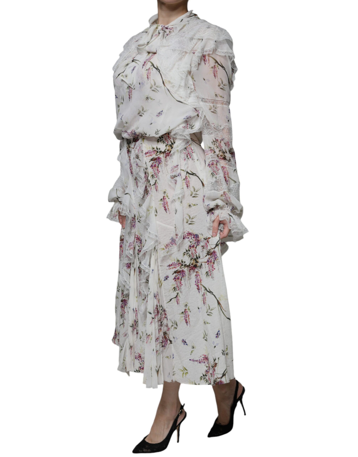 Experience timeless elegance with the Ermanno Scervino White Floral Ruffles Lace Maxi Dress, a luxurious silk masterpiece that embodies exquisite Italian craftsmanship and sophistication.