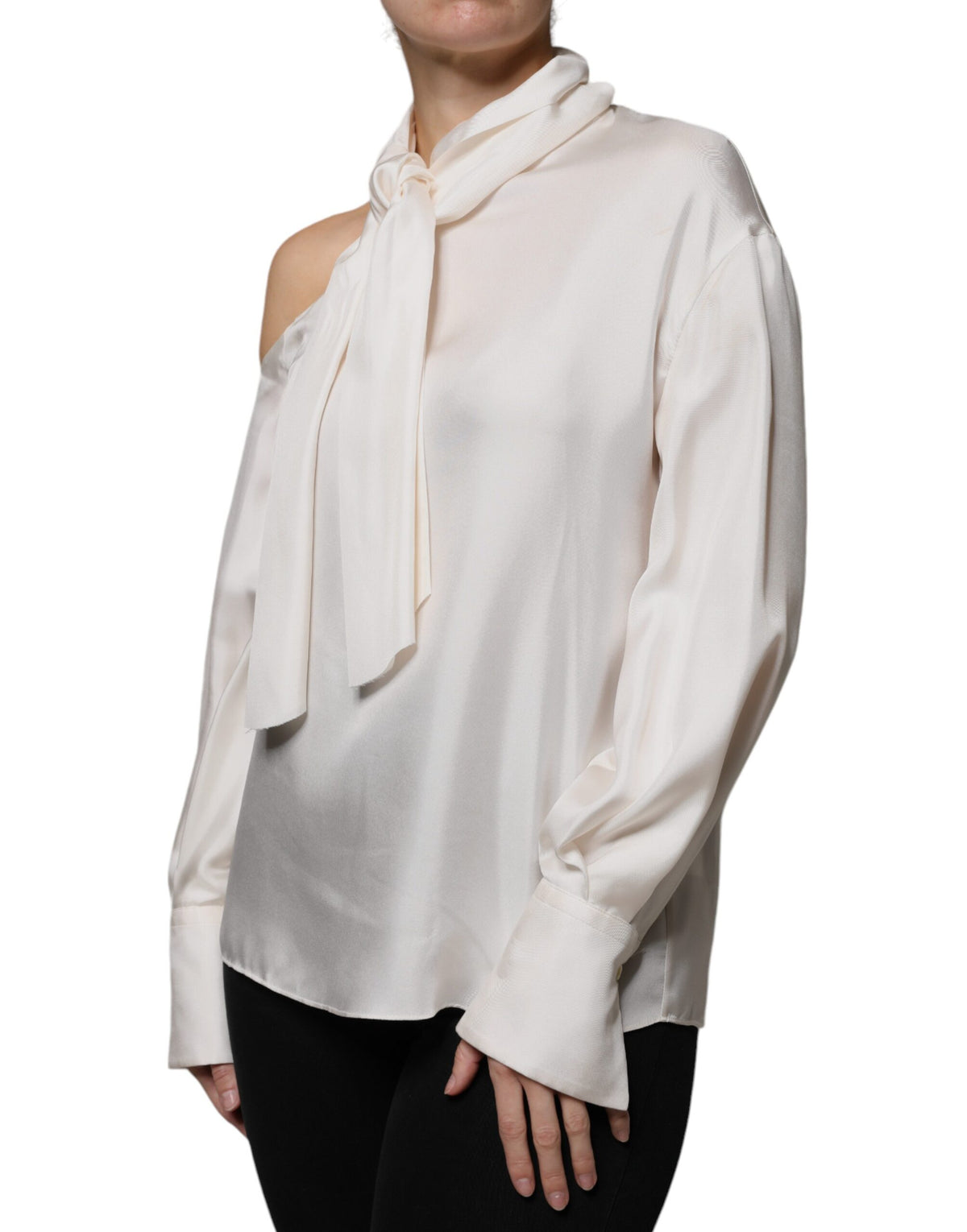 Indulge in the exquisite Brunello Cucinelli Beige Silk Ascot Collared Long Sleeves Top, where luxurious silk and masterful craftsmanship redefine elegance for the discerning individual.