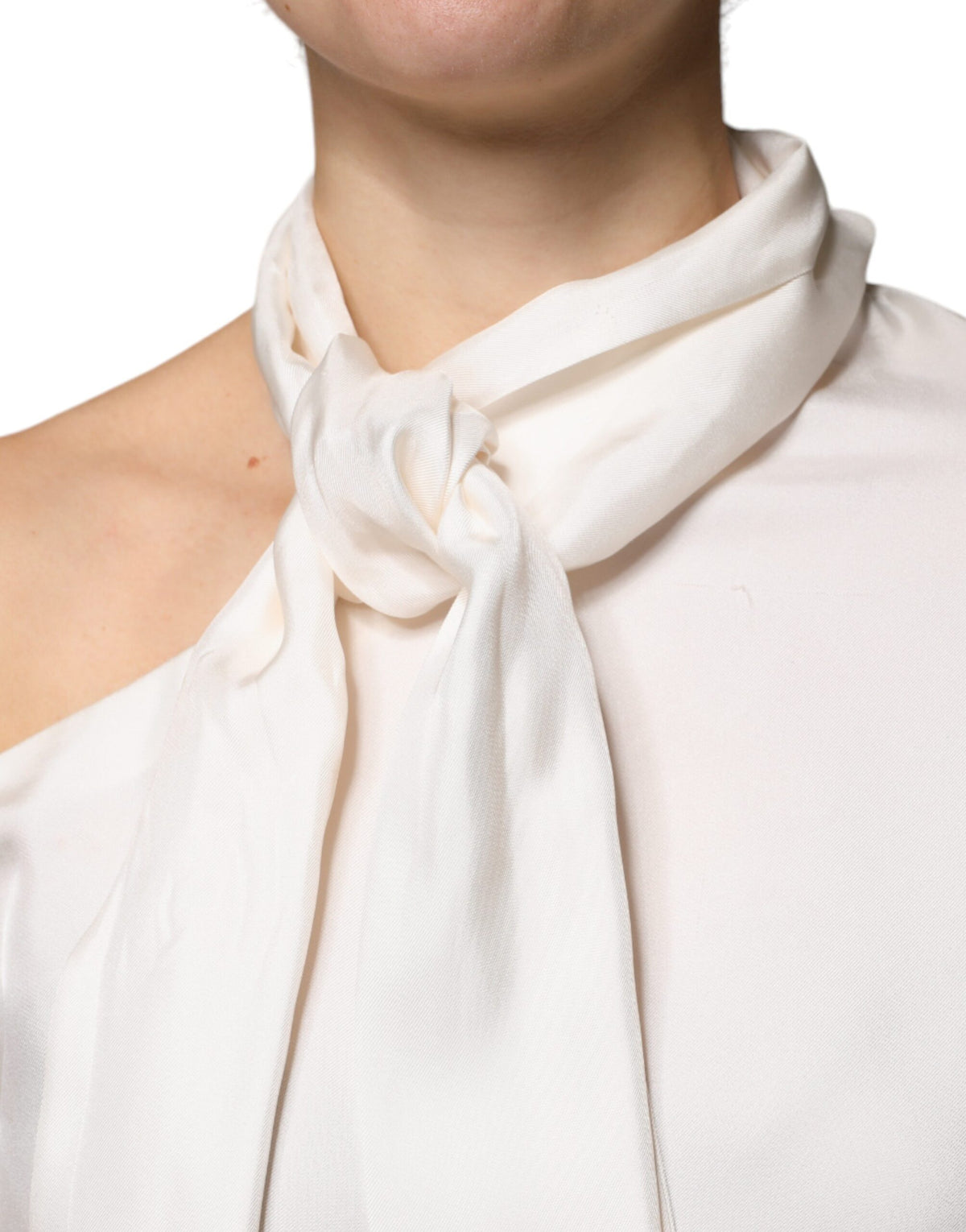 Indulge in the exquisite elegance of Brunello Cucinelli's Beige Silk Ascot Collared Long Sleeves Top, where luxurious silk meets timeless sophistication for the discerning individual.