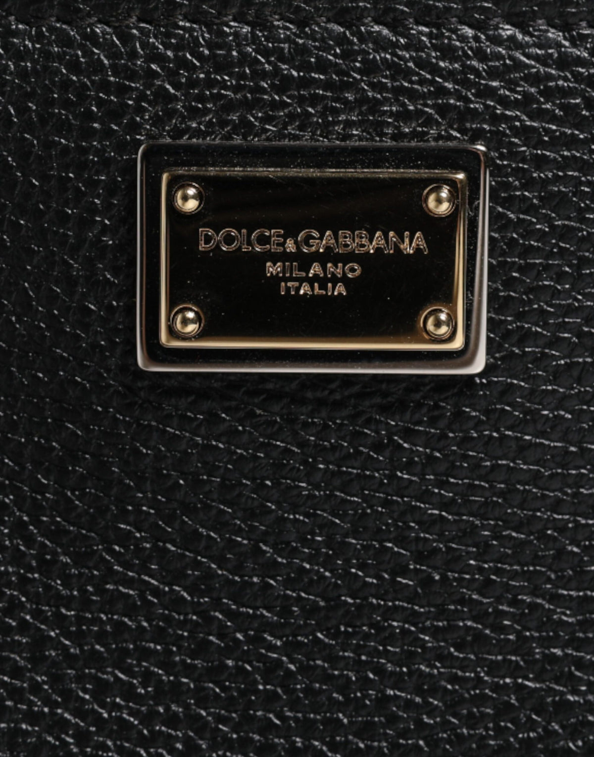 Indulge in the exquisite allure of the Dolce & Gabbana Black Grain Leather Logo Plaque Clutch Bag, a timeless masterpiece of Italian craftsmanship, perfect for elevating any ensemble.