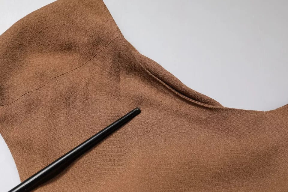 Indulge in the exquisite elegance of the Fabiana Filippi brown sleeveless maxi dress, crafted from luxurious silk and acetate for timeless sophistication.