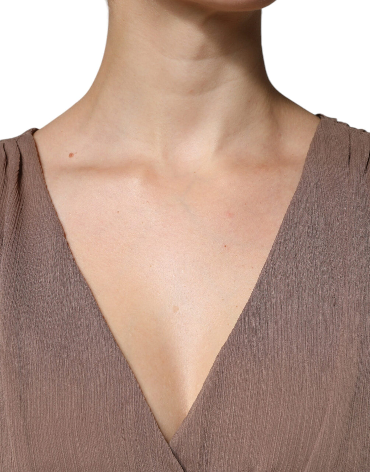 Indulge in the exquisite Peserico Brown Sleeveless Deep V-neck A-line Long Maxi Dress, a testament to Italian craftsmanship that elevates your elegance for any occasion.