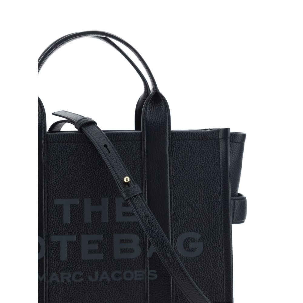 Indulge in the Marc Jacobs Black Calf Leather Bos Taurus Handbag from the SS26 collection, a masterpiece of exquisite craftsmanship and timeless elegance.