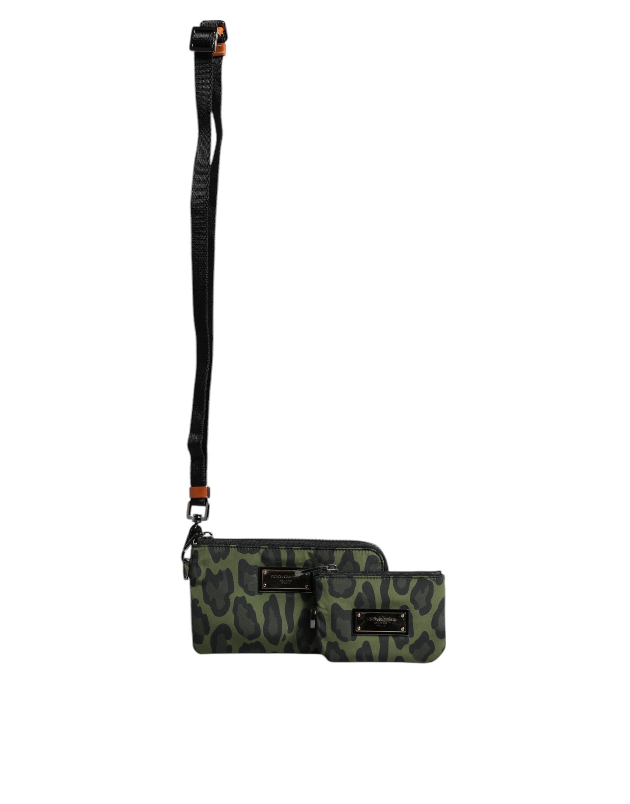 Discover the Dolce & Gabbana Green Leopard Leather Logo Plaque Multifunctional Kit Bag, a masterpiece of Italian craftsmanship, blending luxury and functionality for the discerning individual.