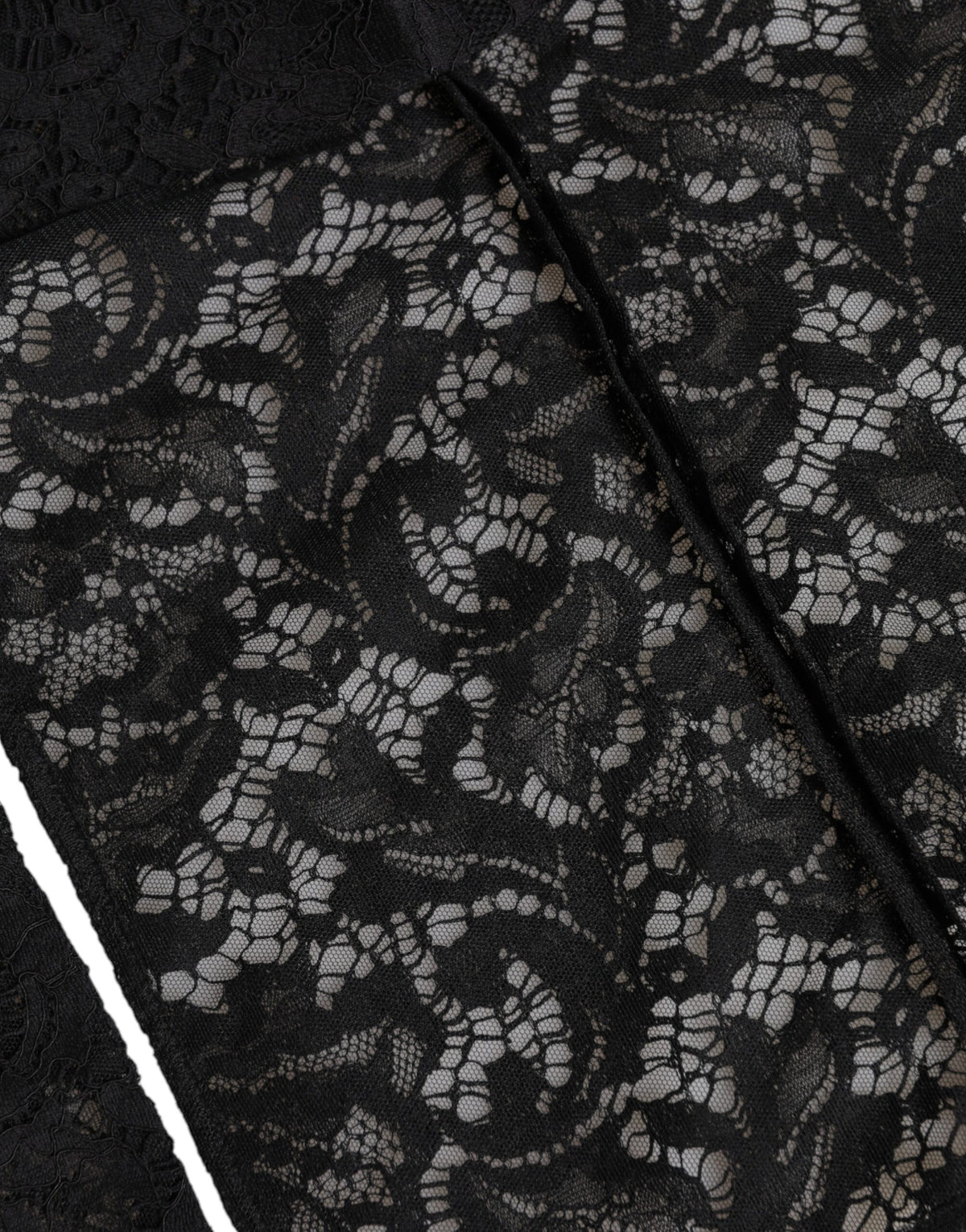 Discover the Dolce & Gabbana Black Floral Lace Whole Head Wrap Hat, a luxurious blend of floral lace, embodying timeless elegance and sophisticated allure for every occasion.