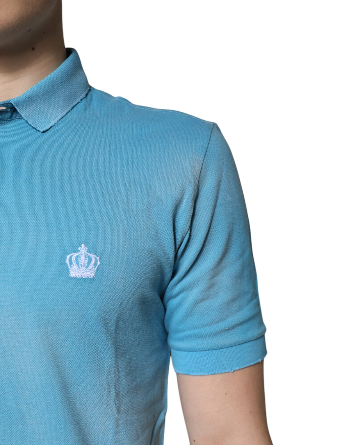 Discover the Dolce & Gabbana Blue Cotton Crown Collared Polo T-shirt, a masterpiece of Italian craftsmanship that embodies timeless elegance and luxurious comfort.