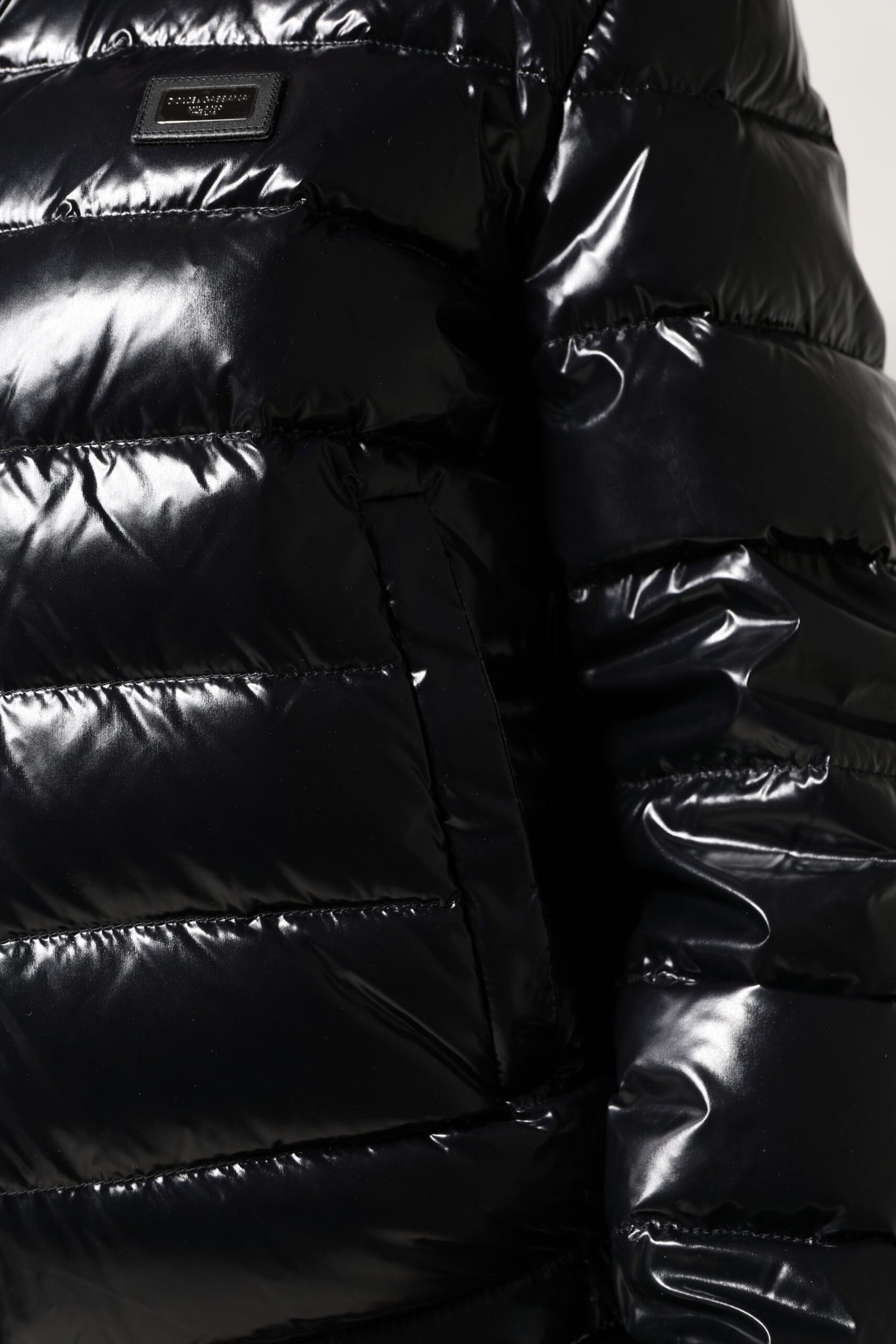 Discover the Dolce & Gabbana Black Logo Plaque Full Zip Puffer Jacket, a masterpiece of Italian craftsmanship, blending luxurious materials for timeless elegance and warmth.