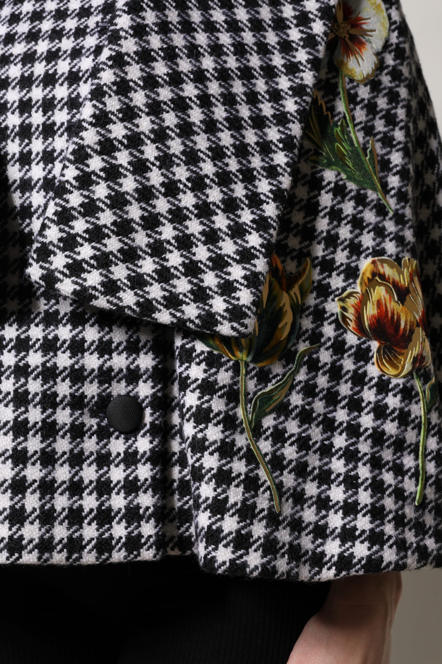 Elevate your wardrobe with the Dolce & Gabbana Black White Monochrome Floral Cape Jacket, a masterpiece of virgin wool and silk that embodies exquisite Italian craftsmanship and timeless elegance.