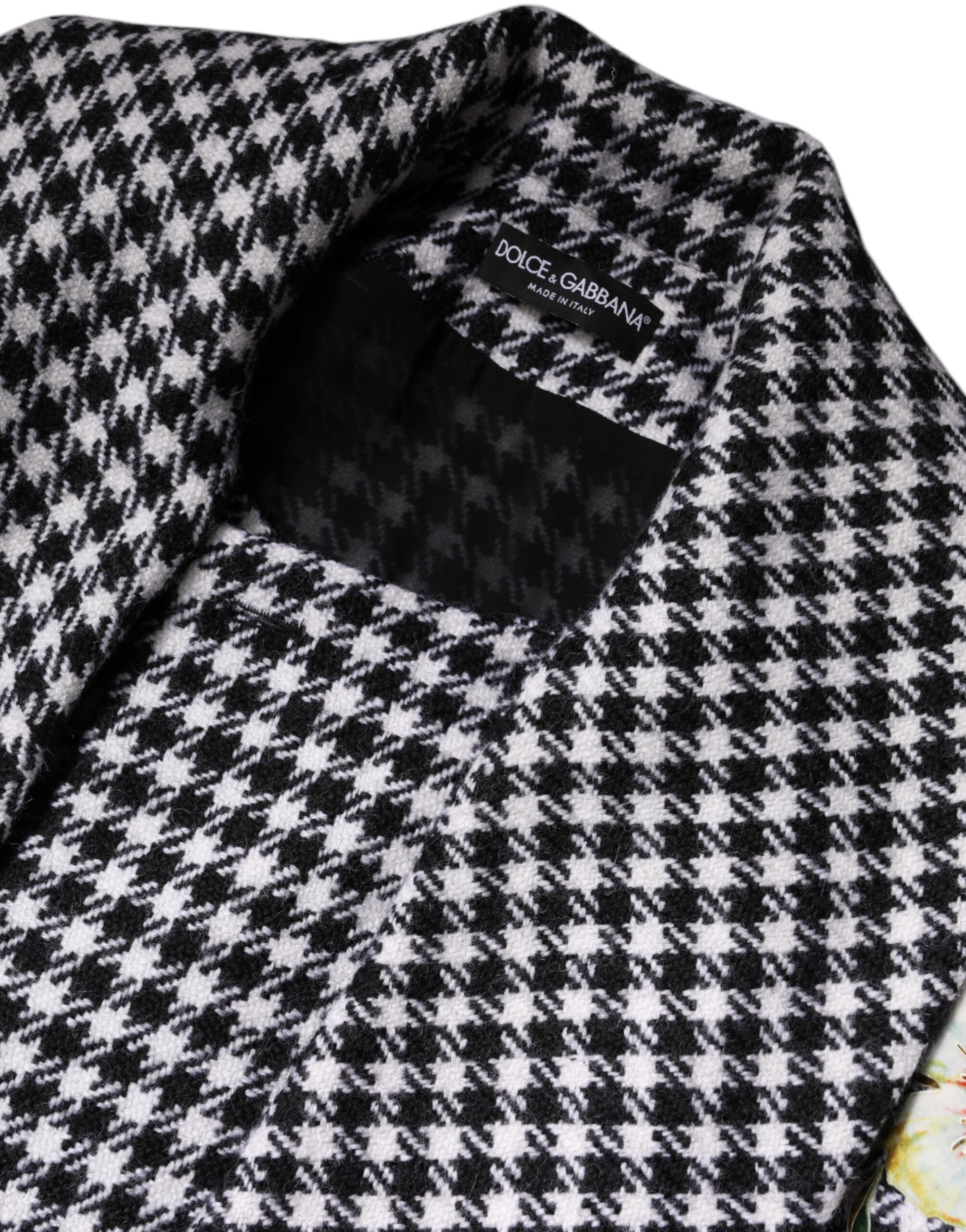 Elevate your wardrobe with the Dolce & Gabbana Black White Monochrome Floral Cape Jacket, a masterpiece of virgin wool and silk, embodying exquisite Italian craftsmanship and timeless elegance.