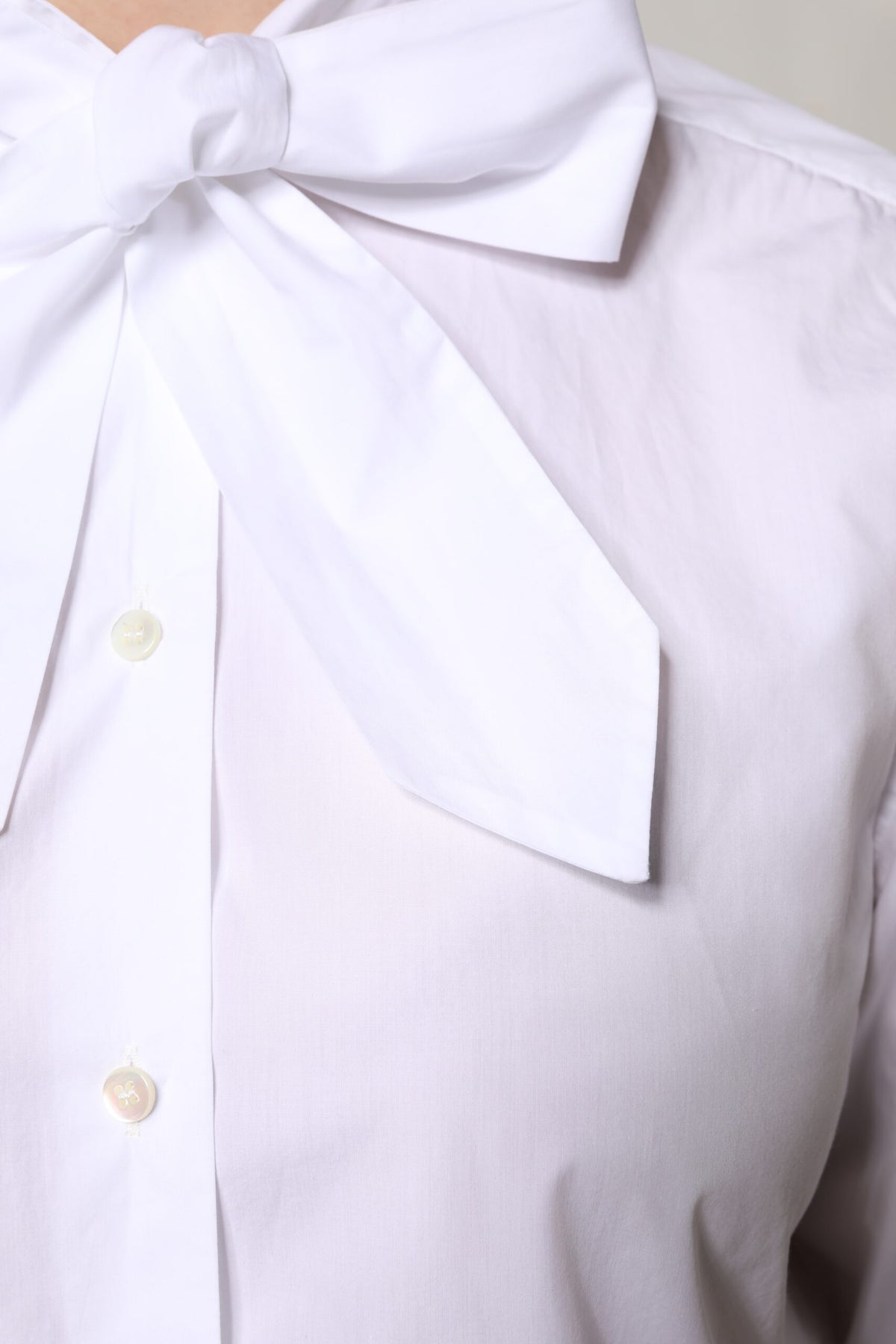 Experience the epitome of elegance with the Dolce & Gabbana White Ascot Collar Long Sleeve Blouse, crafted from luxurious cotton for timeless sophistication.