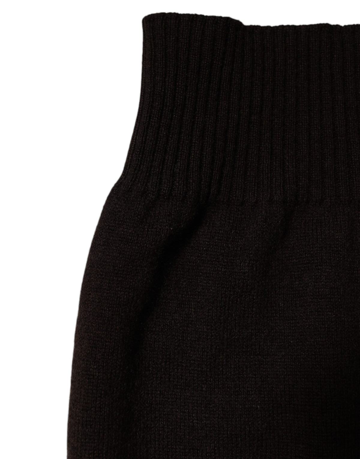 Indulge in the exquisite Dolce & Gabbana Brown Cashmere Knitted Neck Warmer, a timeless accessory that embodies luxury and sophistication, perfect for any discerning wardrobe.