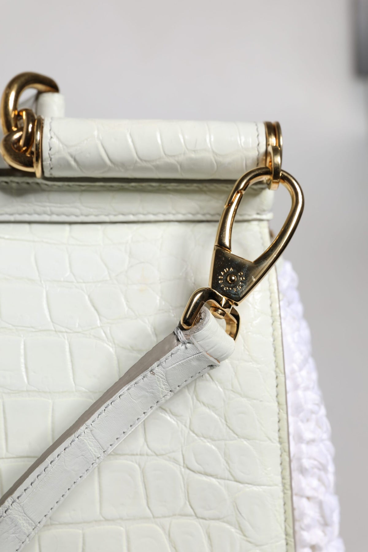 Discover the Dolce & Gabbana White Rafia Leather Top Handle Crossbody Bag, a masterpiece of Italian craftsmanship that redefines luxury and elegance for every occasion.
