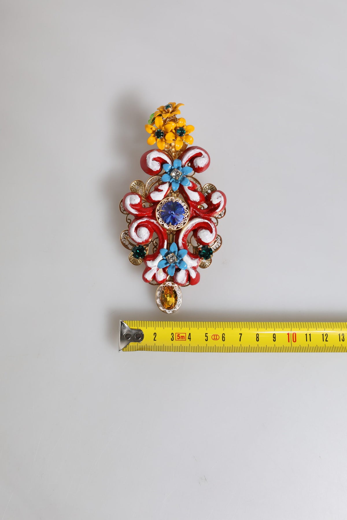 Discover the Dolce & Gabbana Multicolor Spring CARRETTO Hair Clip, a luxurious blend of brass and crystal, embodying exquisite craftsmanship and timeless elegance for the discerning individual.