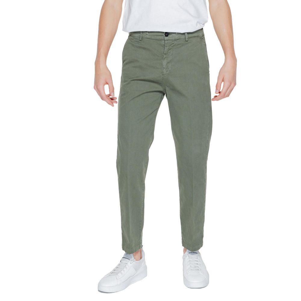 Elevate your wardrobe with Liu Jo's Green Cotton Casual Pants, a blend of luxury and comfort crafted for the discerning individual, perfect for any refined occasion.