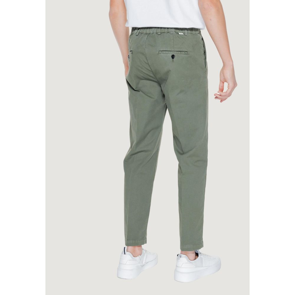 Elevate your wardrobe with Liu Jo's Green Cotton Casual Pants, a blend of luxury and comfort, perfect for the discerning individual seeking effortless sophistication.