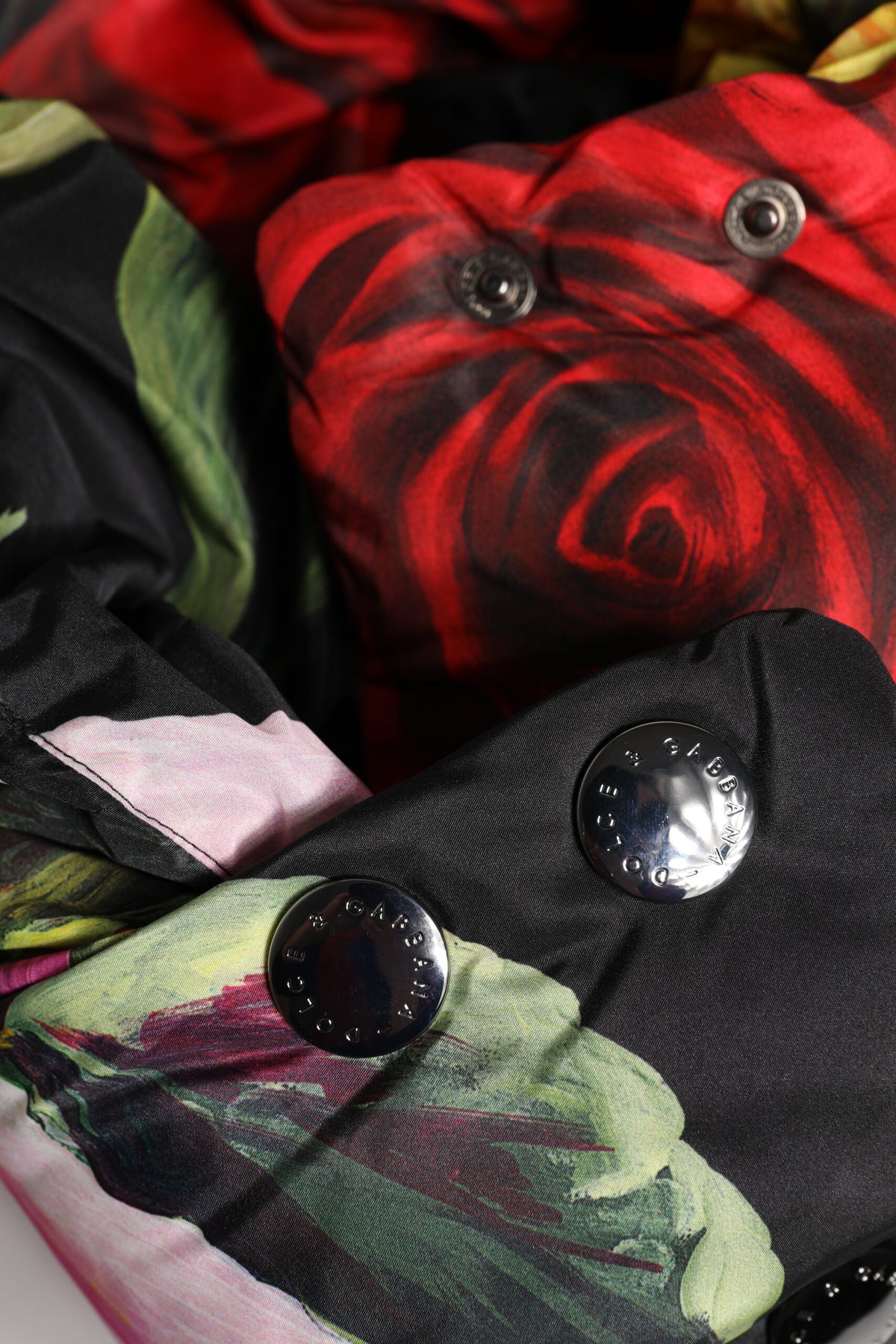 Indulge in the exquisite Dolce & Gabbana Black Floral Print Whole Head Wrap Hat, a luxurious blend of 100% polyester and Italian craftsmanship, perfect for elevating your sophisticated style.