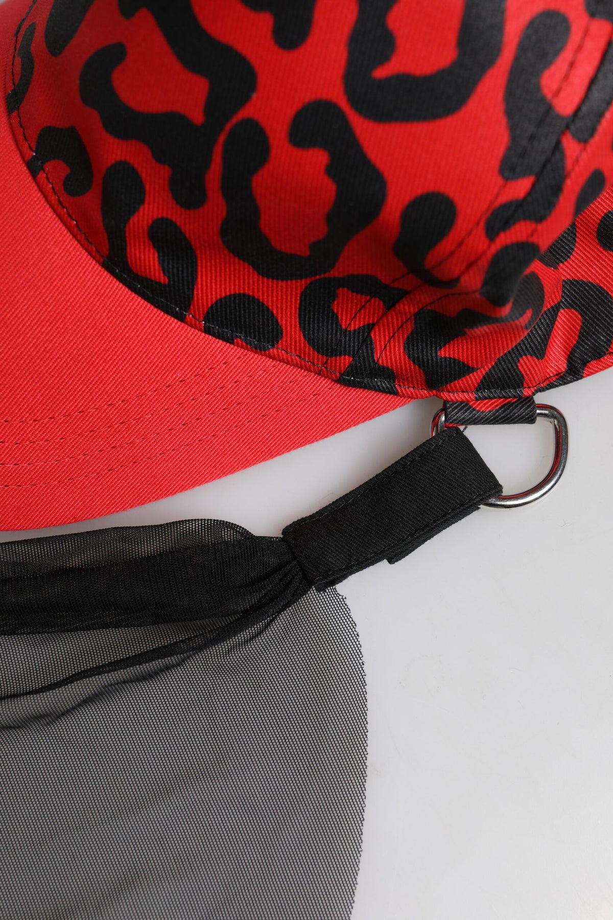 Elevate your style with the Dolce & Gabbana Red Cotton 6 Panels Women Baseball Cap, a symbol of Italian craftsmanship and couture elegance, perfect for the discerning individual.