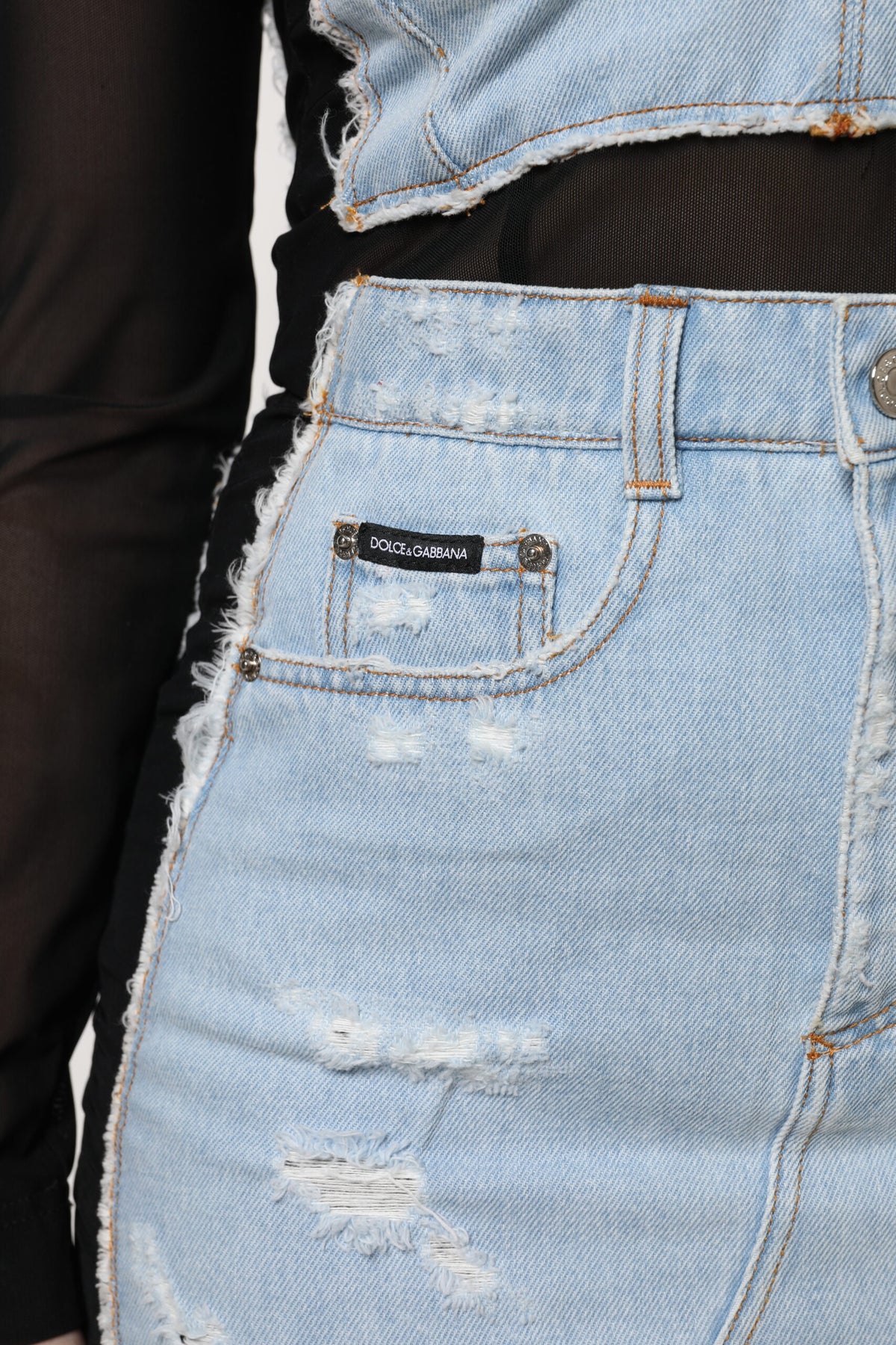 Discover the exquisite Dolce & Gabbana Black Blue Long Sleeves Denim Mini Dress, a masterpiece of Italian craftsmanship that embodies luxury and sophistication for the discerning individual.