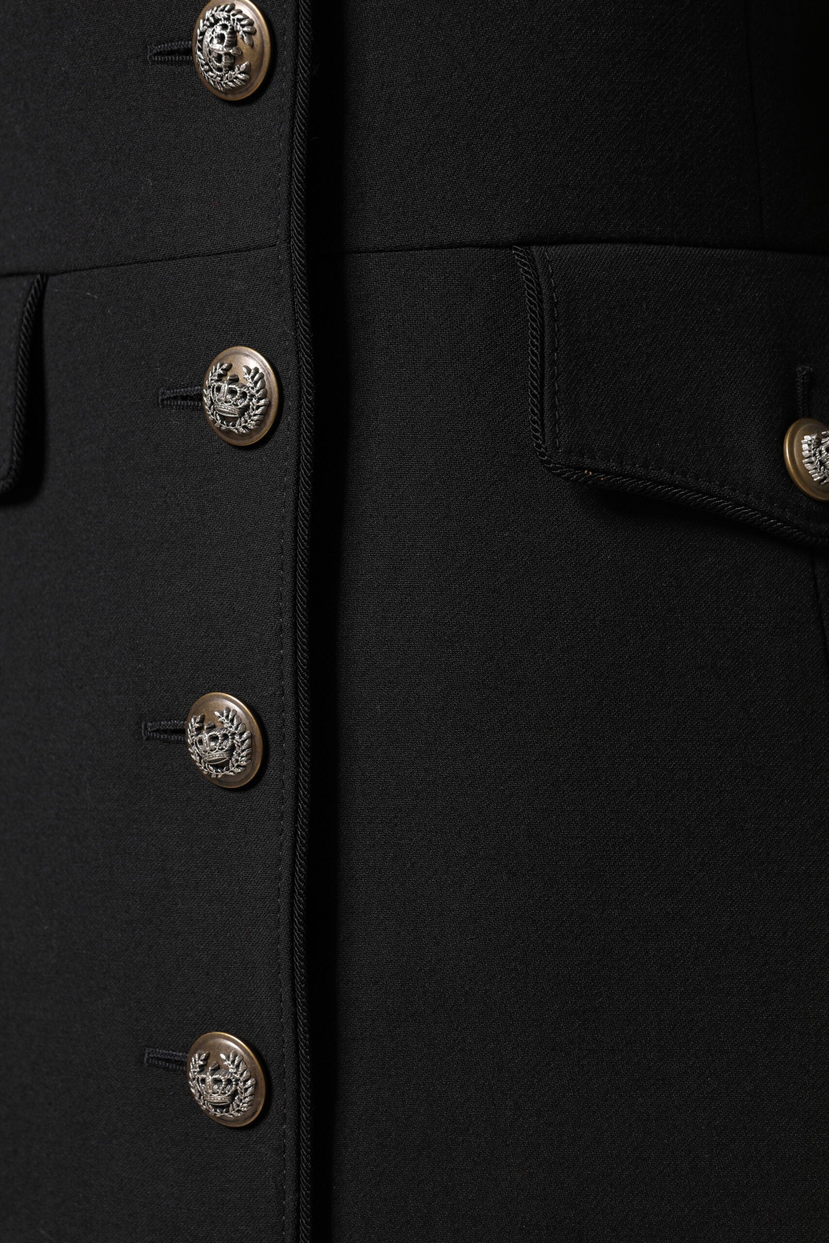 Discover the Dolce & Gabbana Black Wool Single Breasted Trench Coat, a masterpiece of Italian craftsmanship, blending luxurious virgin wool and silk for unparalleled elegance.