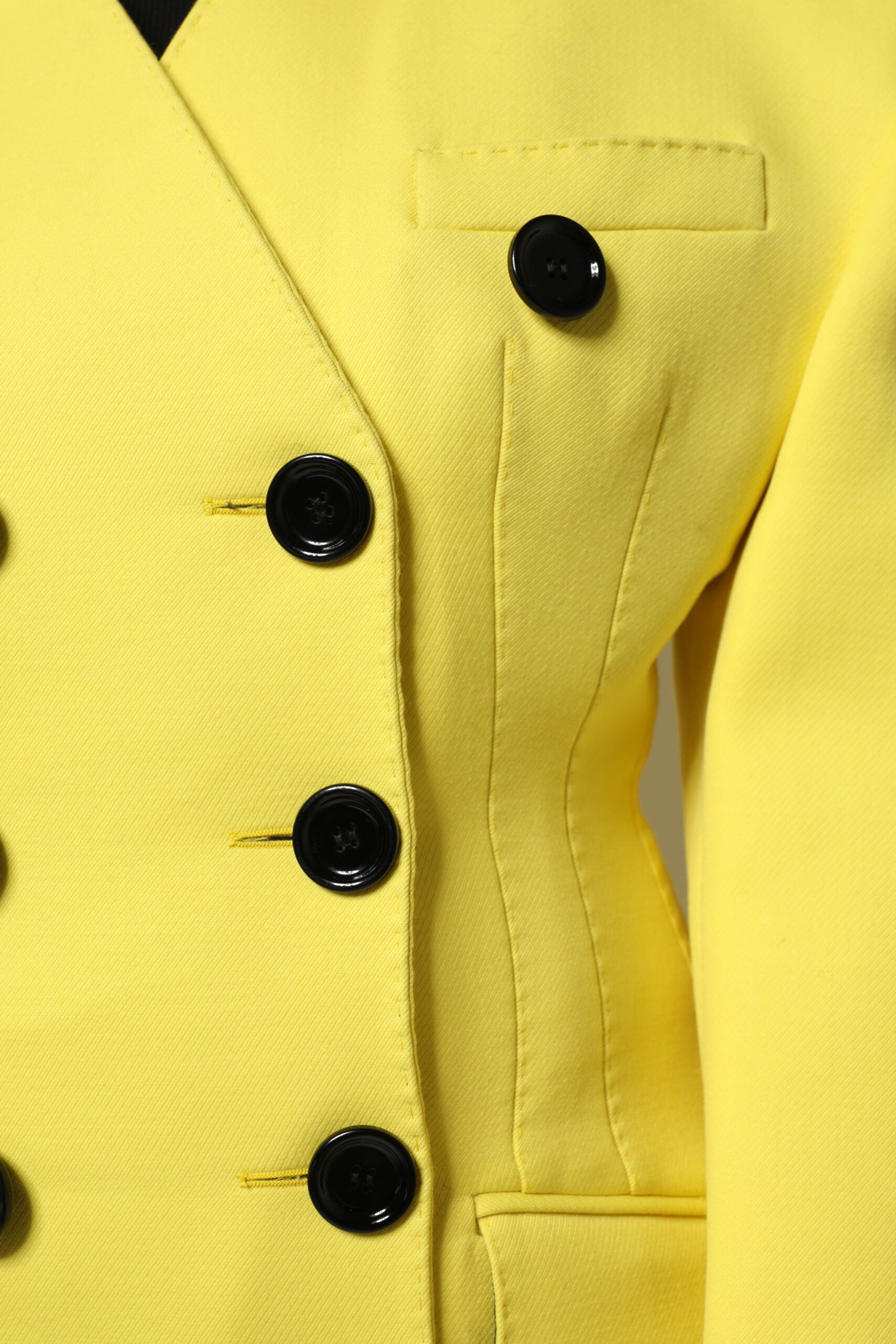 Experience the allure of the Dolce & Gabbana Yellow Double Breasted Trench Coat, crafted from luxurious virgin wool, embodying timeless elegance and exquisite Italian craftsmanship.