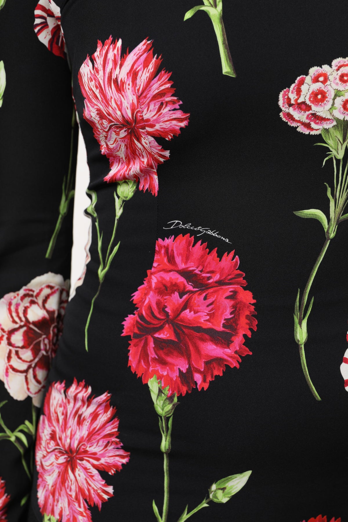 Elevate your wardrobe with the Dolce & Gabbana Black Floral Long Sleeve Blouse, a masterpiece of silk and elastane that embodies Italian luxury and sophistication.
