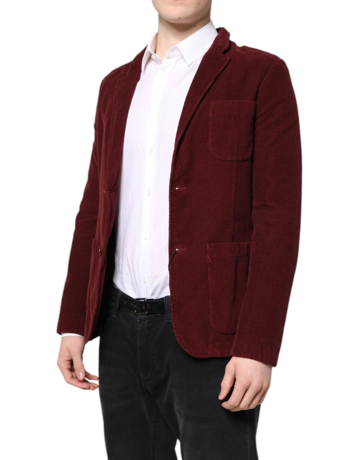 Discover the GF Ferre Maroon Corduroy Blazer, a masterpiece of Italian craftsmanship that embodies sophistication and elegance for the discerning individual.