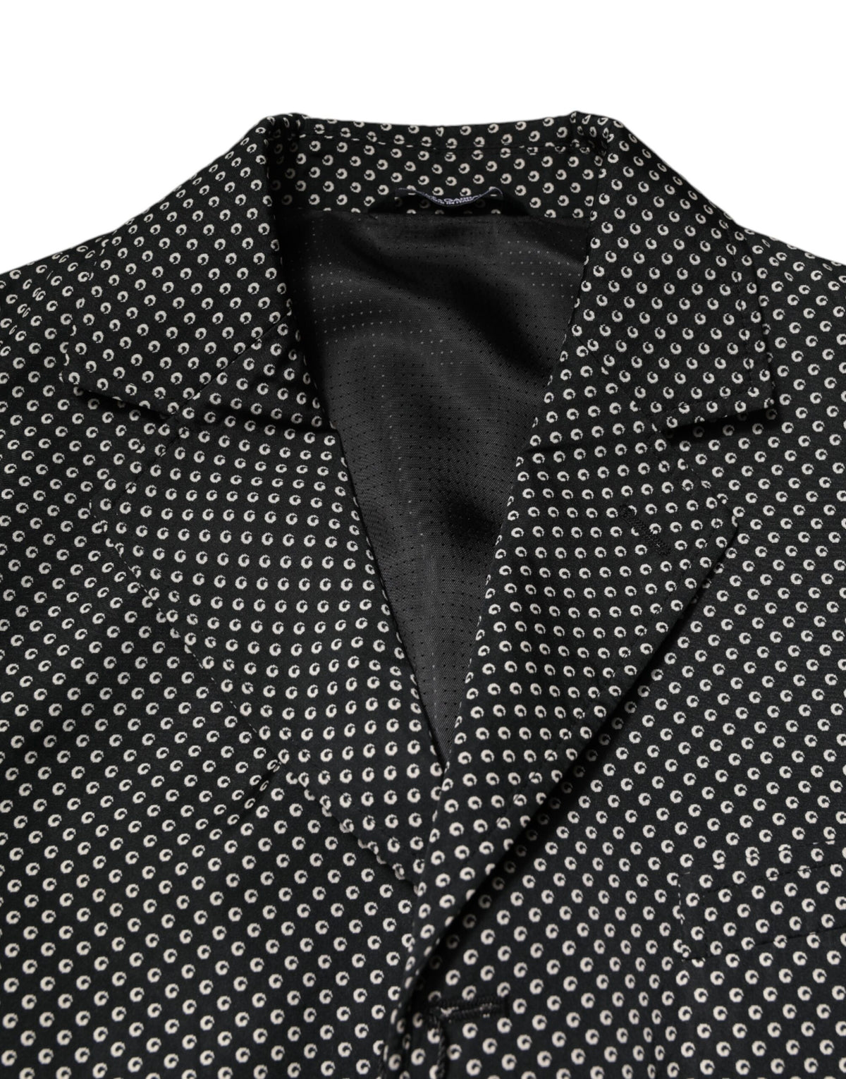 Elevate your wardrobe with the Dolce & Gabbana Black White Patterned Blazer, a masterpiece of exquisite craftsmanship and timeless elegance, designed for the discerning individual.