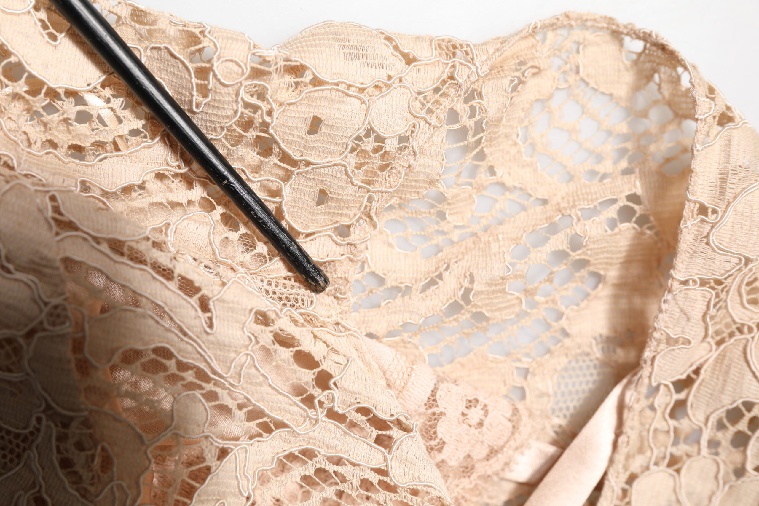 Experience the exquisite allure of the Dolce & Gabbana Beige Floral Lace Sleeveless Sheath Dress, a timeless masterpiece crafted in Italy, embodying luxury and elegance.