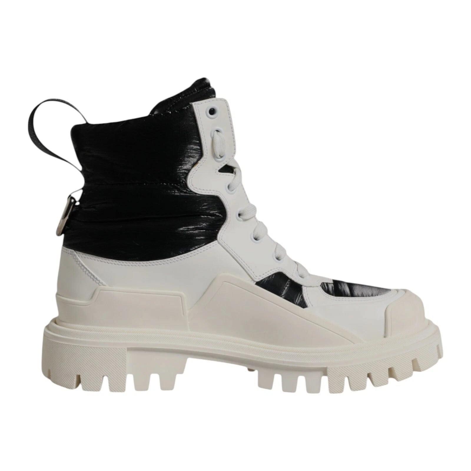 Discover the exquisite Dolce & Gabbana White Padded Mid Calf Lace Up Boots, where luxurious materials and Italian craftsmanship elevate your style to unparalleled elegance.
