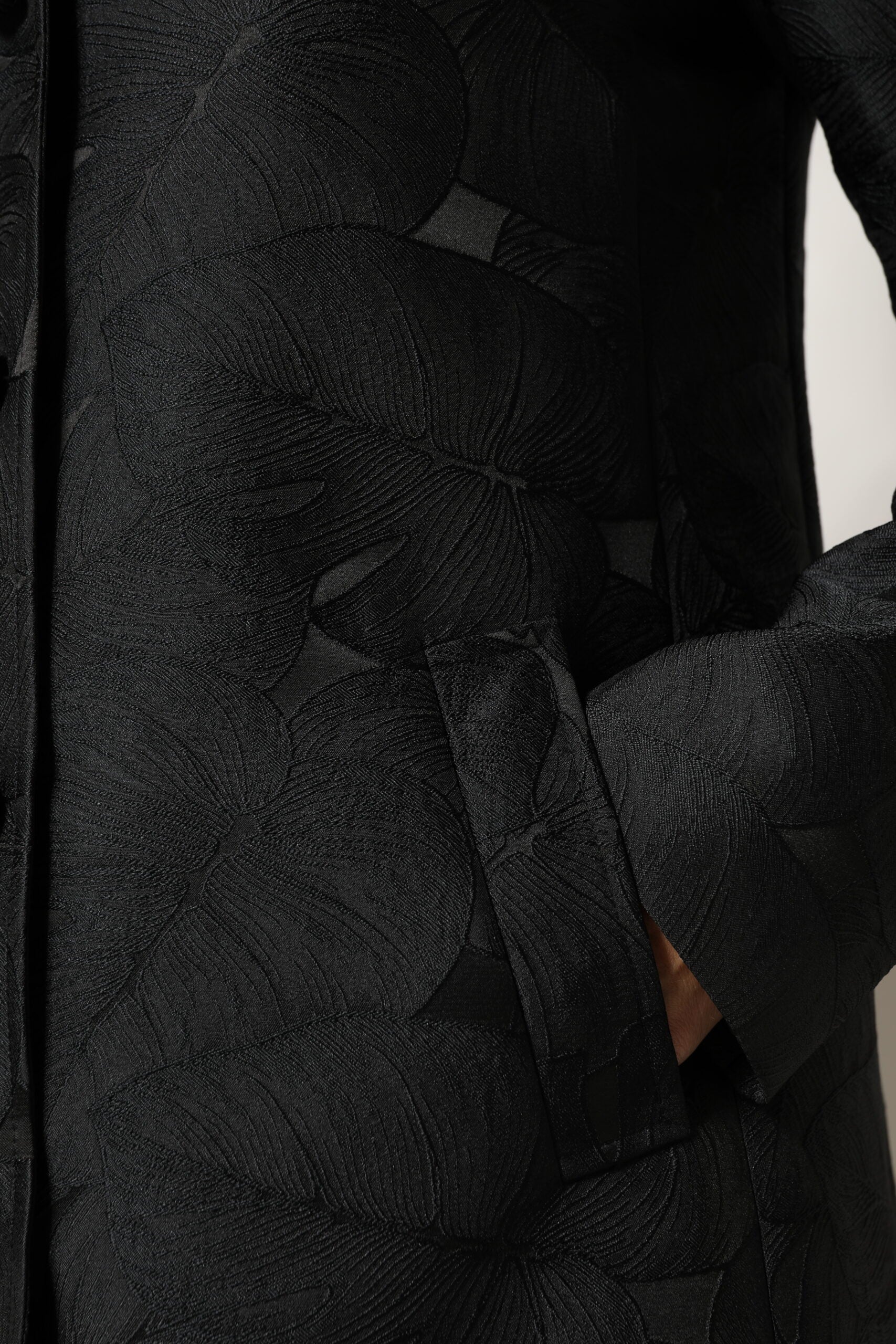 Elevate your wardrobe with the Dolce & Gabbana Black Single Breasted Trench Coat, a masterpiece of Italian craftsmanship and luxurious materials, embodying timeless elegance.