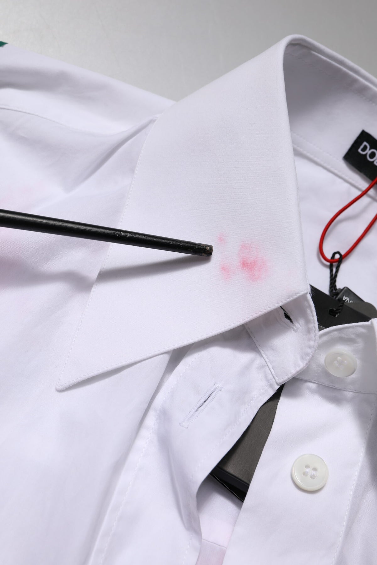 Indulge in the exquisite Dolce & Gabbana White Cotton Floral Appliques Dress Shirt Top, where luxurious craftsmanship meets timeless elegance for the discerning individual.