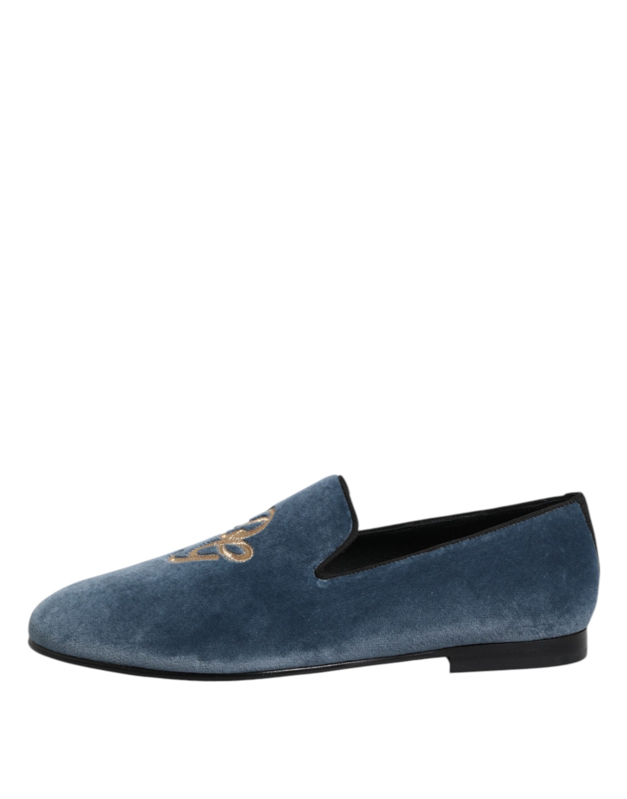 Discover the Dolce & Gabbana Blue Velvet DG Logo Loafers, where exquisite velvet meets Italian craftsmanship, elevating your formal elegance with timeless sophistication.
