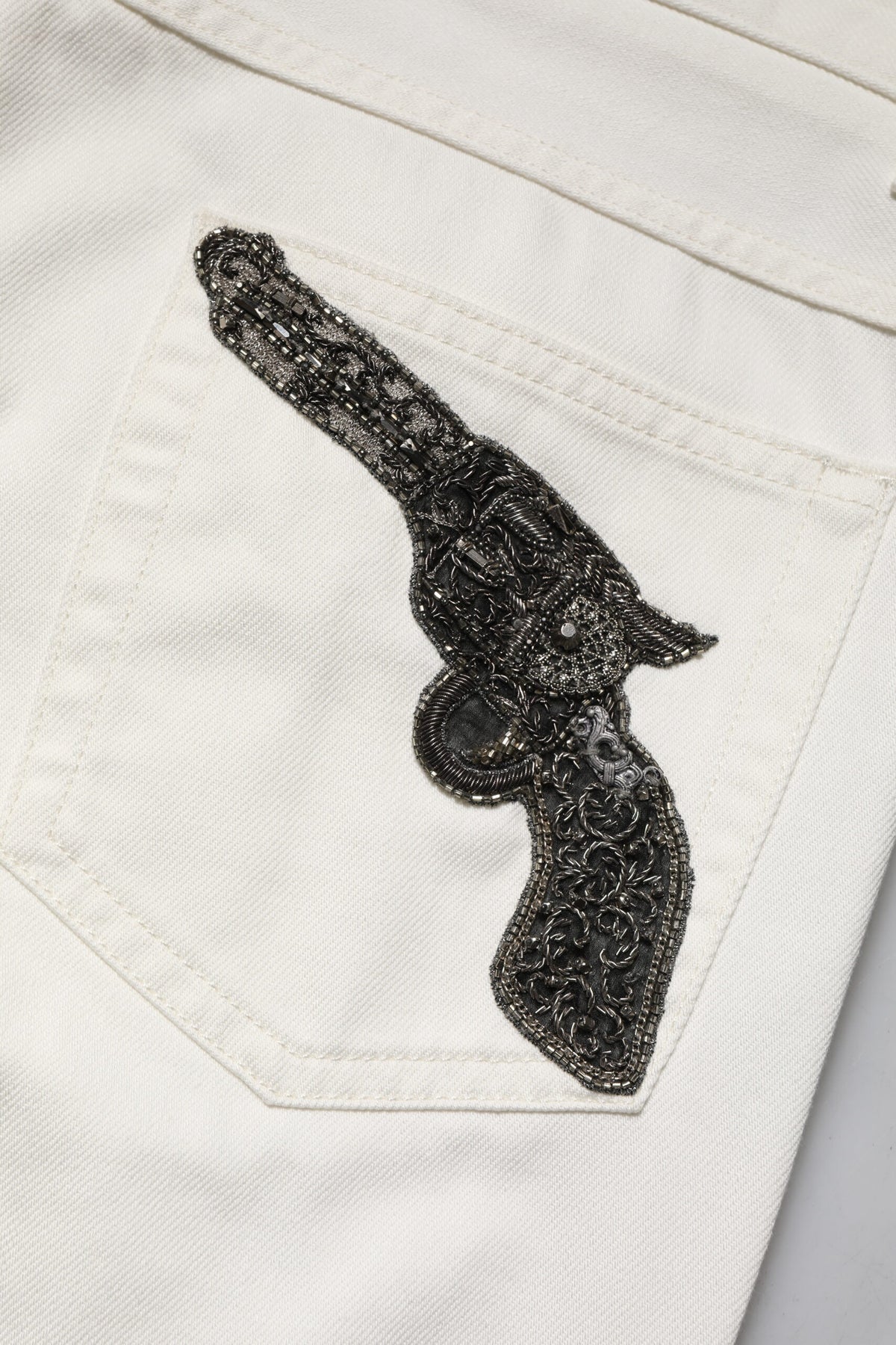 Discover the exquisite Dolce & Gabbana White Cotton Skinny Men Denim Jeans, where artisan craftsmanship meets timeless elegance, perfect for the discerning individual.