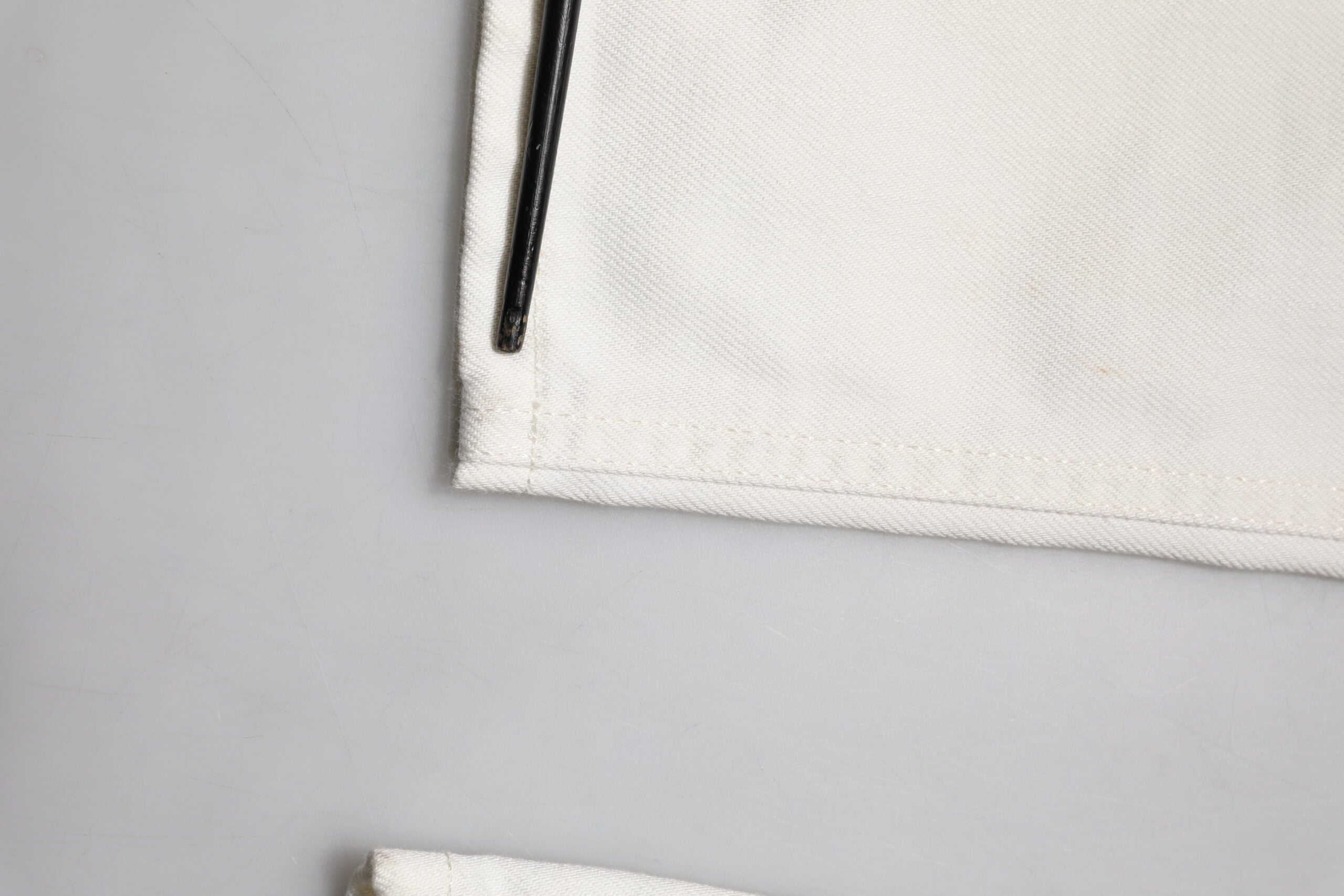 Indulge in the exquisite Dolce & Gabbana White Cotton Skinny Men Denim Jeans, where artisan craftsmanship meets timeless elegance, perfect for the discerning individual.