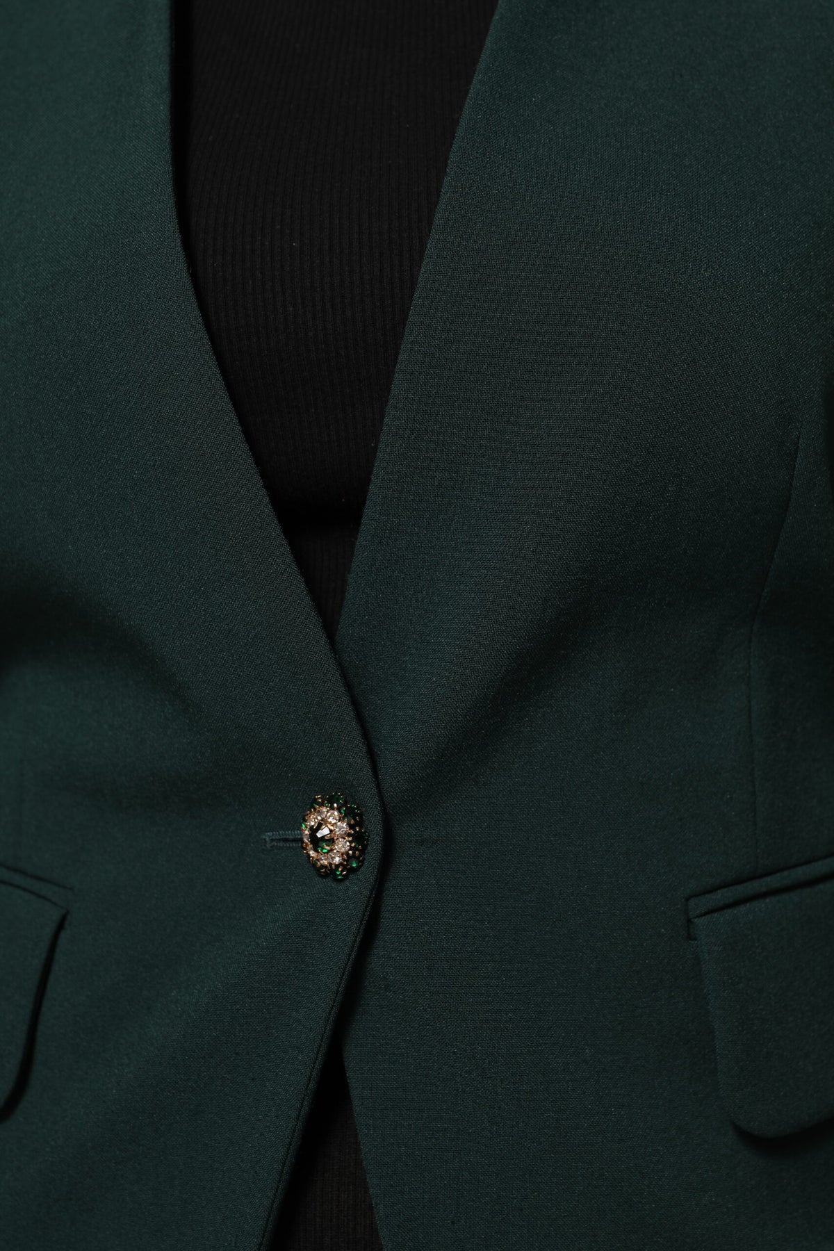 Elevate your wardrobe with the Maison Margiela Green Single Breasted One Button Coat, a masterpiece of Italian craftsmanship in luxurious polyester and viscose, perfect for any sophisticated occasion.