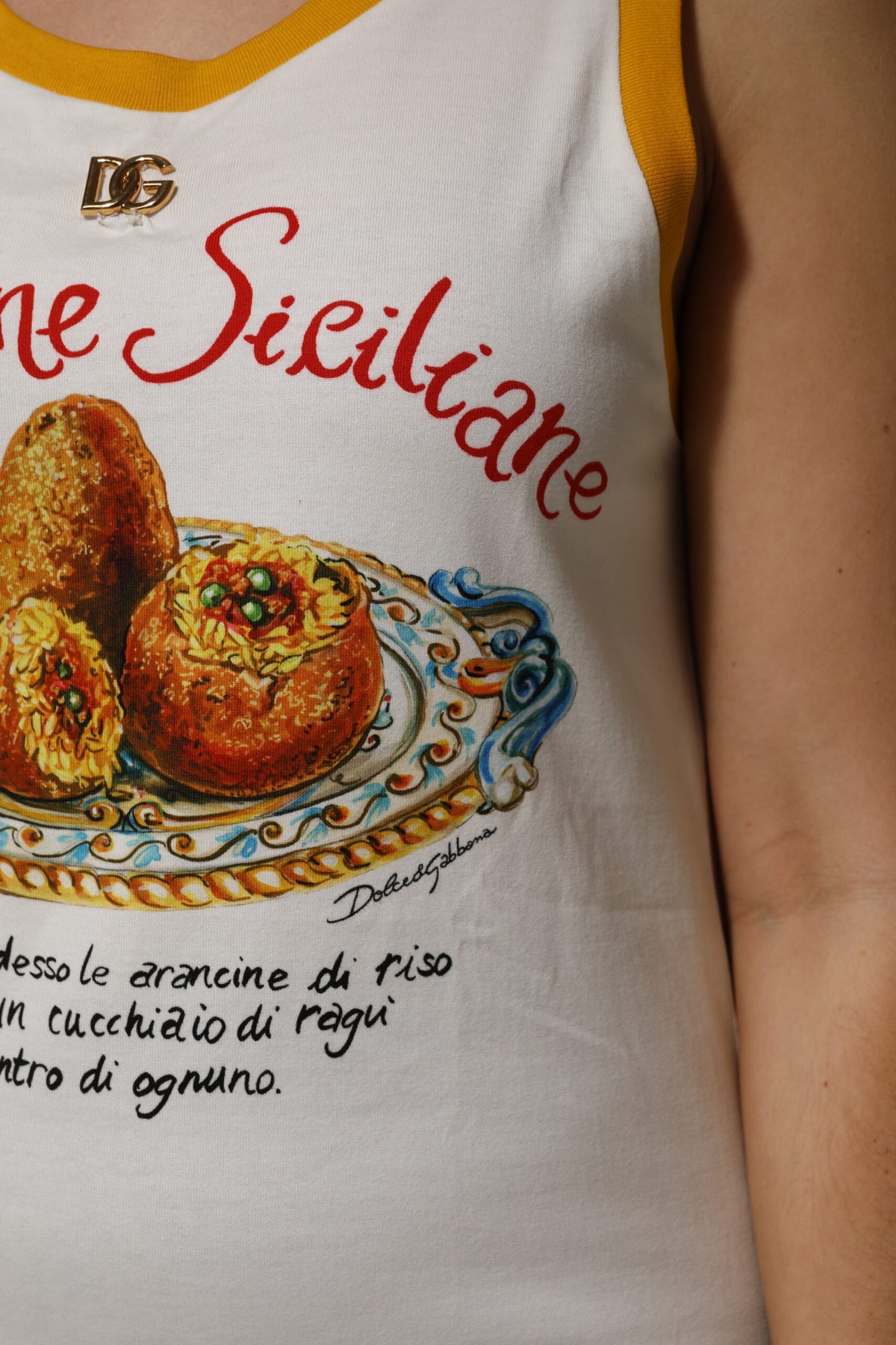 Elevate your wardrobe with the Dolce & Gabbana White Araneine Siciliane Sleeveless Tank Top, a luxurious cotton piece that embodies timeless elegance and Italian craftsmanship.
