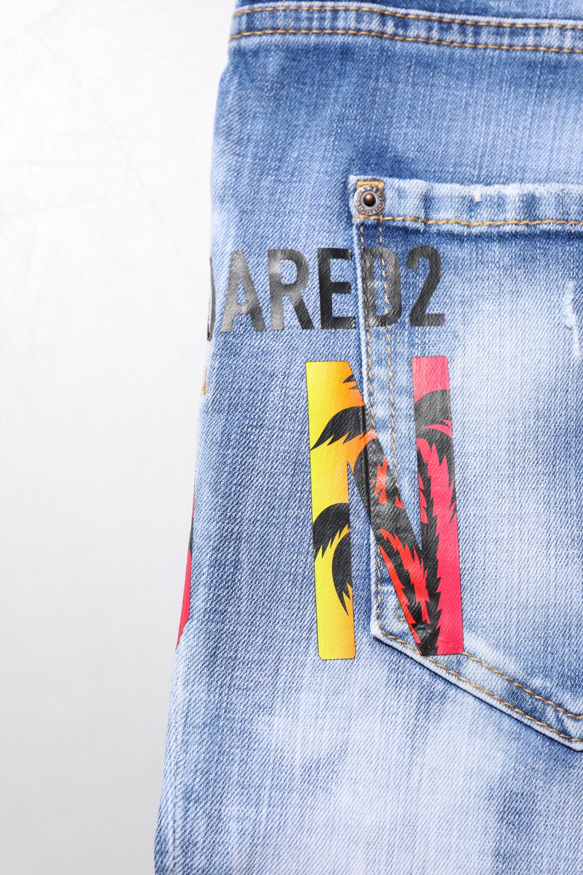 Indulge in the elegance of Dsquared² Blue Washed Cotton Mid Waist Skinny Denim Jeans, crafted in Italy for the discerning individual who embodies timeless luxury and style.