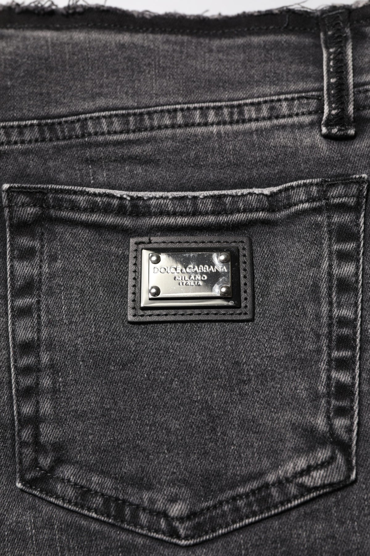 Elevate your wardrobe with Dolce & Gabbana Gray Skinny Cotton Mid Waisted Denim Jeans, where exquisite craftsmanship meets timeless elegance for the discerning individual.
