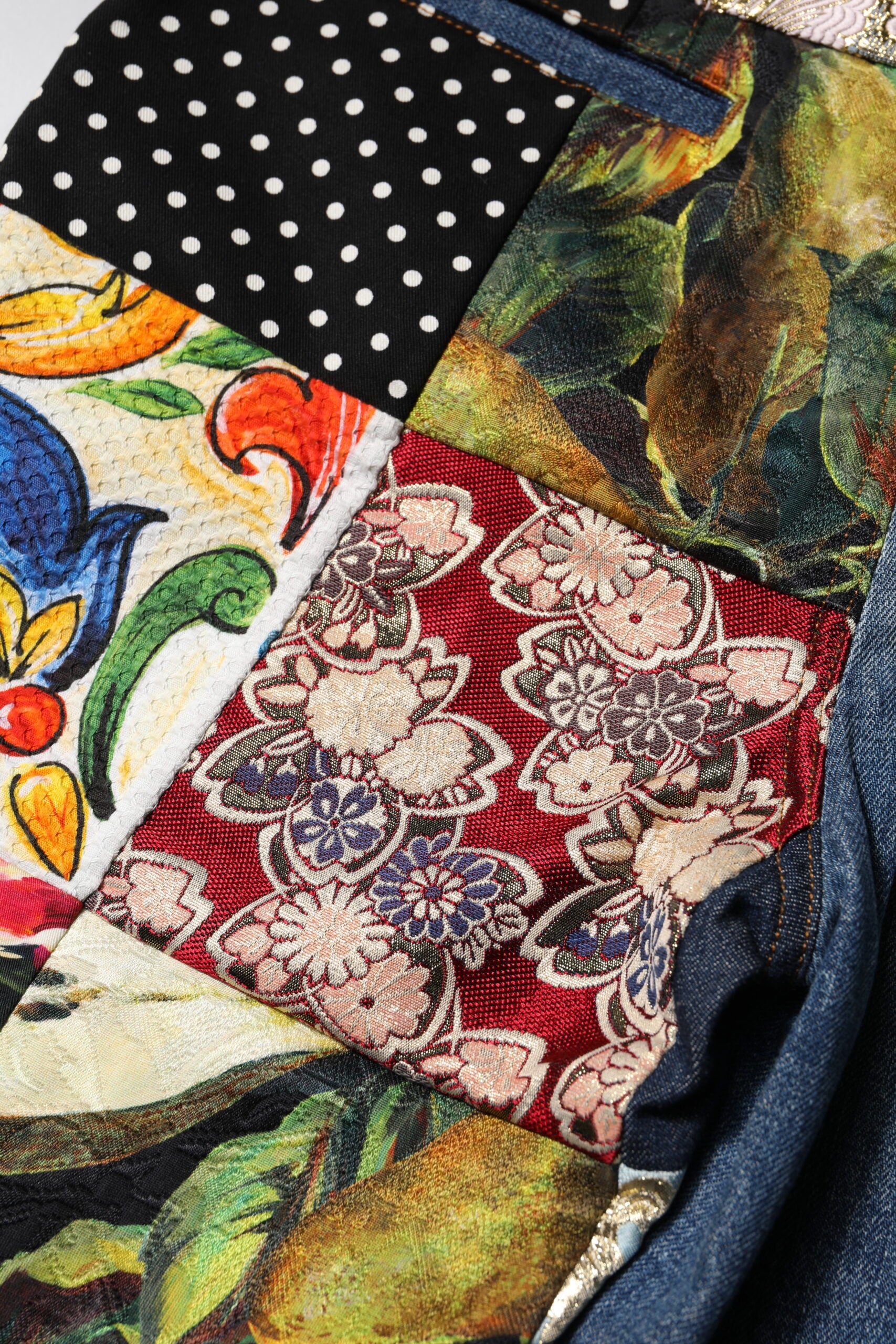 Elevate your wardrobe with Dolce & Gabbana's Blue AMBER Patchwork High Waist Denim Jeans, a luxurious blend of exquisite materials and Italian craftsmanship, perfect for the discerning style connoisseur.