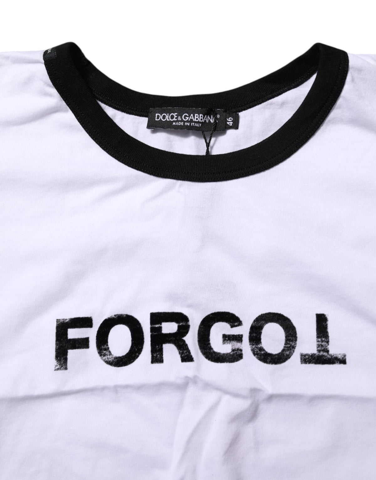 Indulge in the exquisite Dolce & Gabbana White Graphic Print Cropped T-shirt, a luxurious blend of 100% cotton and Italian craftsmanship, perfect for effortless elegance.