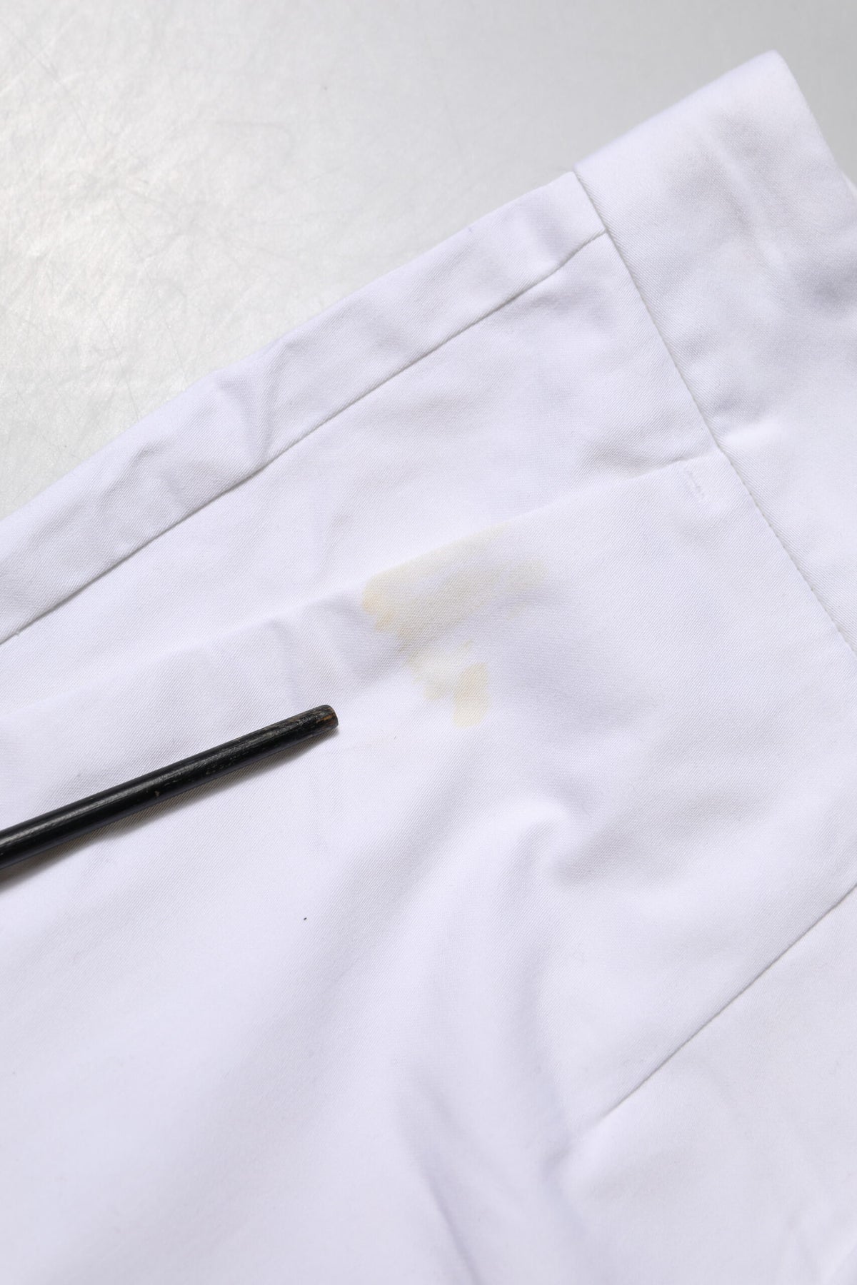 Indulge in the exquisite craftsmanship of Dolce & Gabbana White Cotton Stretch Mid Waist Jeans, where luxury meets timeless elegance for the discerning individual.