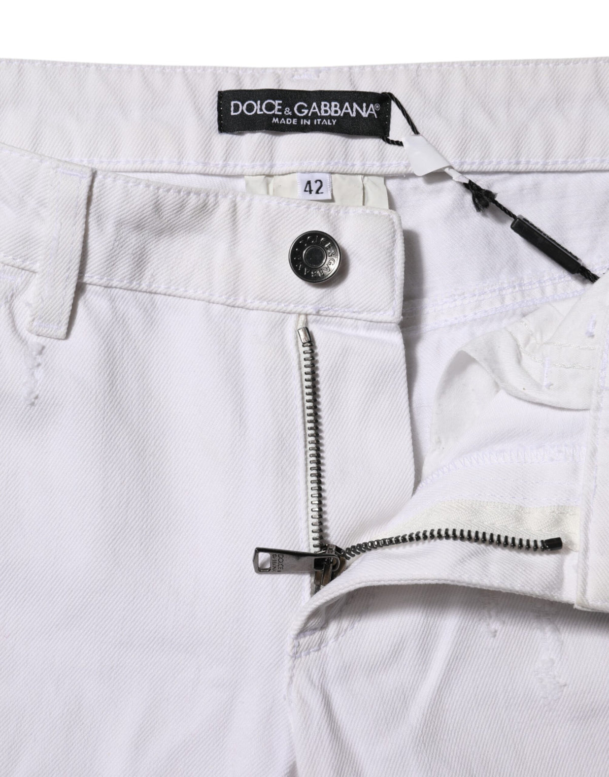 Indulge in the exquisite Dolce & Gabbana White Cotton Mid Waisted Jeans, a luxurious blend of Italian craftsmanship and timeless elegance, perfect for the discerning individual.