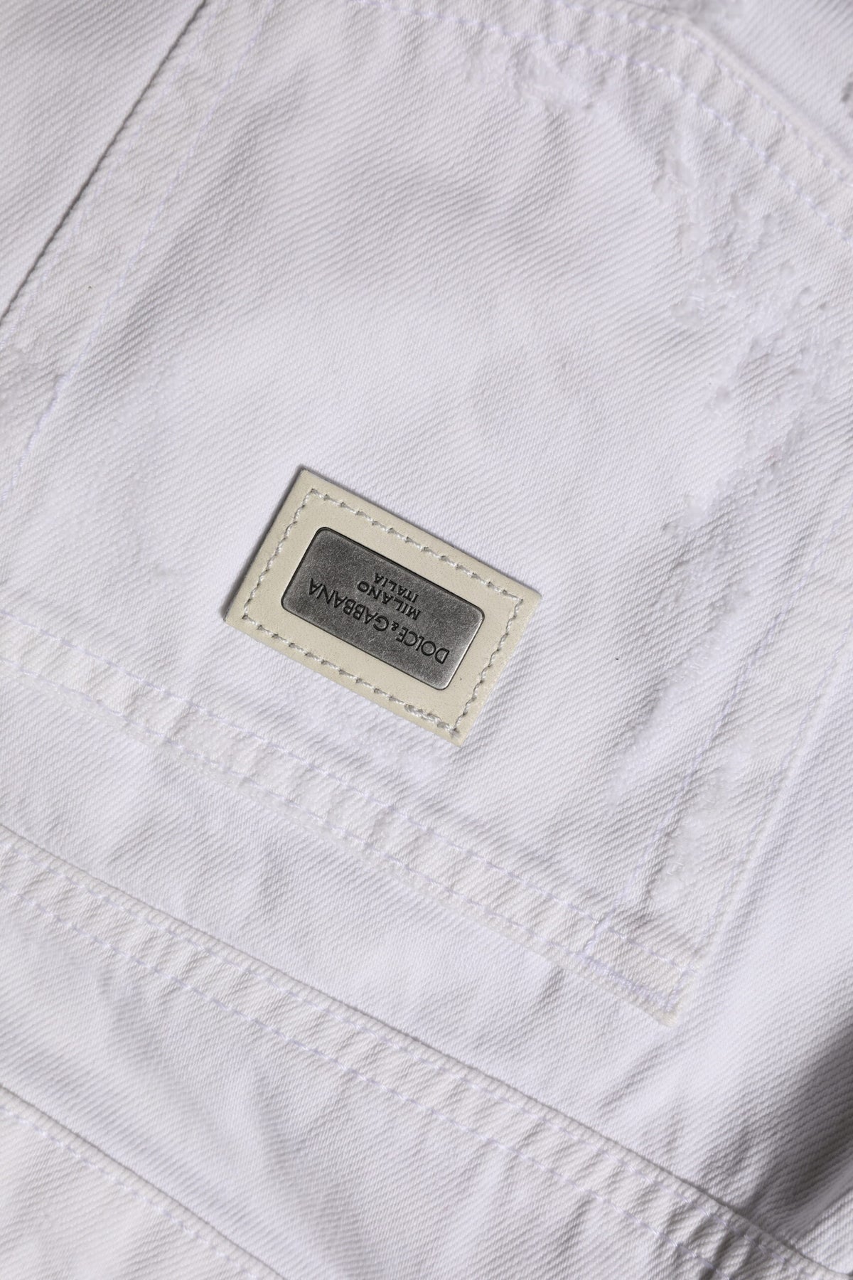 Indulge in the exquisite luxury of Dolce & Gabbana's White Cotton Mid Waisted Jeans, where Italian craftsmanship meets timeless elegance for the discerning individual.