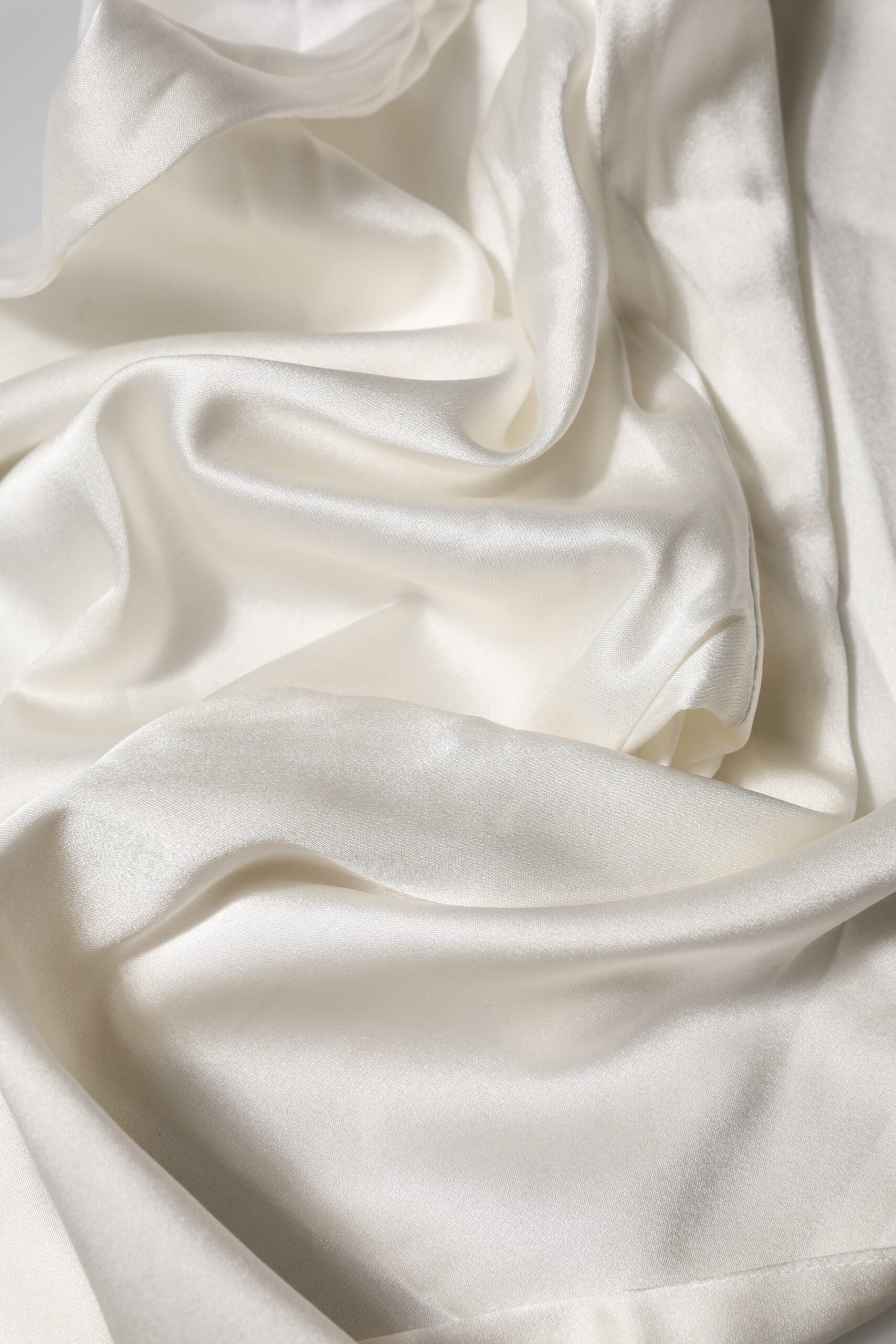 Experience the allure of Dolce & Gabbana's Ivory Silk Tapered High Waist Pants, where exquisite craftsmanship meets timeless elegance, perfect for the discerning individual.