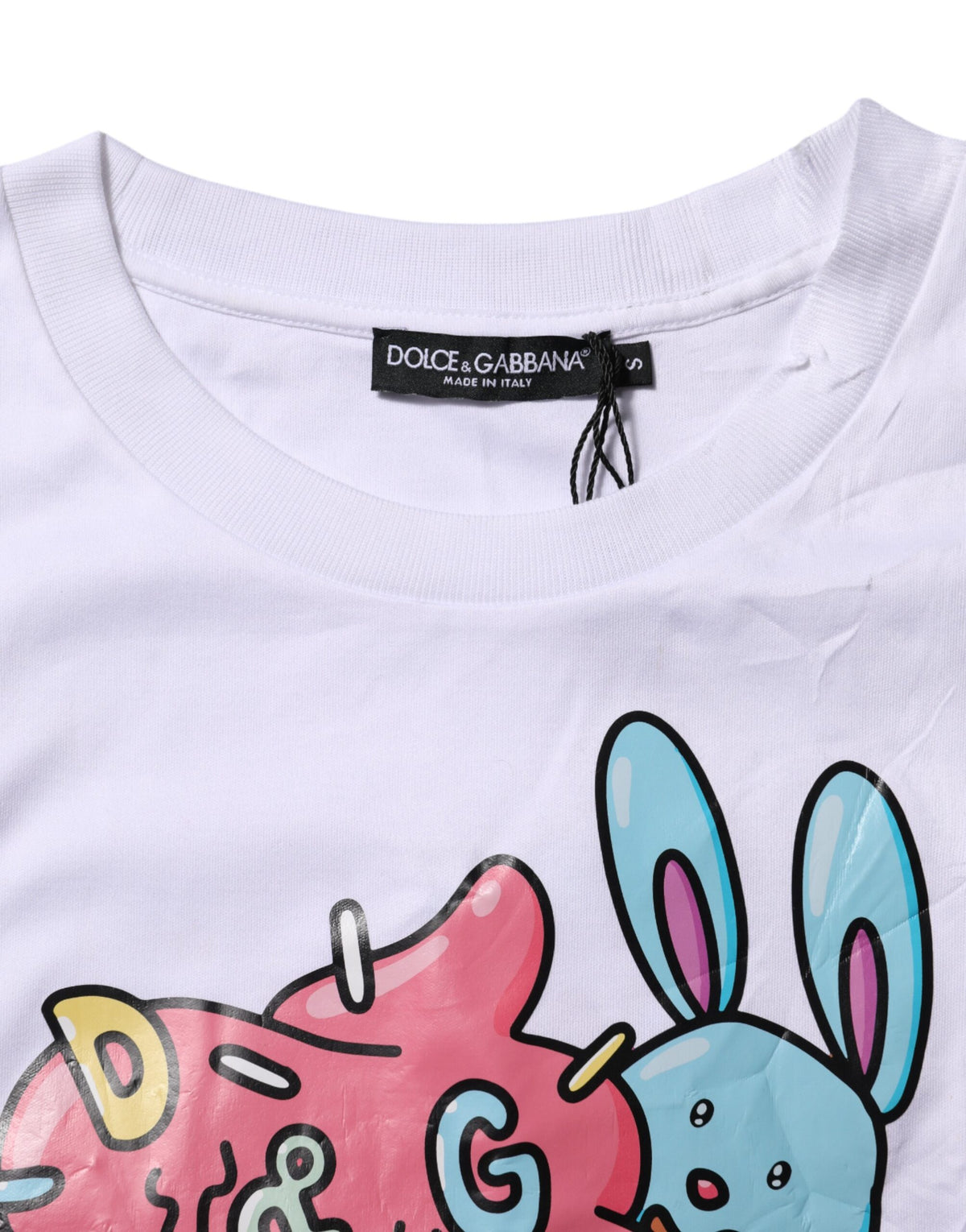 Elevate your wardrobe with the Dolce & Gabbana White Cotton Graphic Print Crew Neck T-shirt, a luxurious blend of Italian craftsmanship and contemporary style, perfect for the discerning individual.