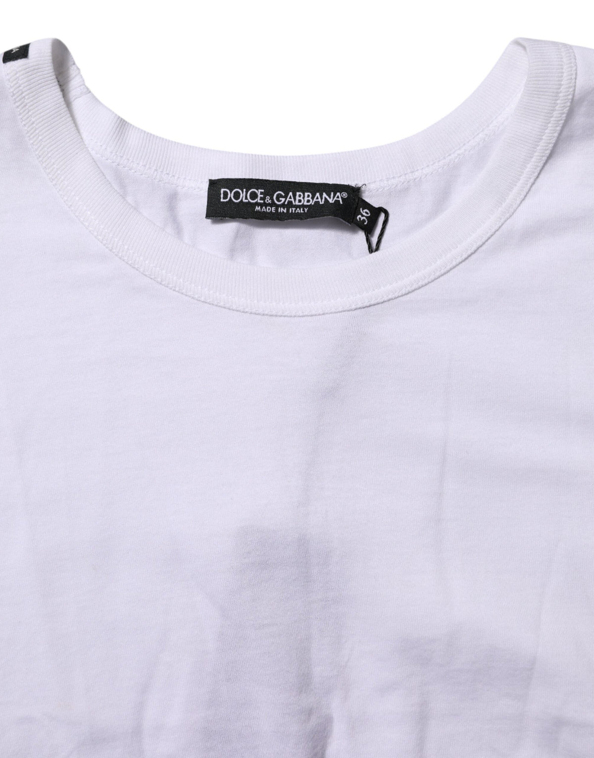 Indulge in the exquisite Dolce & Gabbana White Cotton Short Sleeves Cropped T-shirt, a symbol of luxury and sophistication, crafted for the discerning individual.