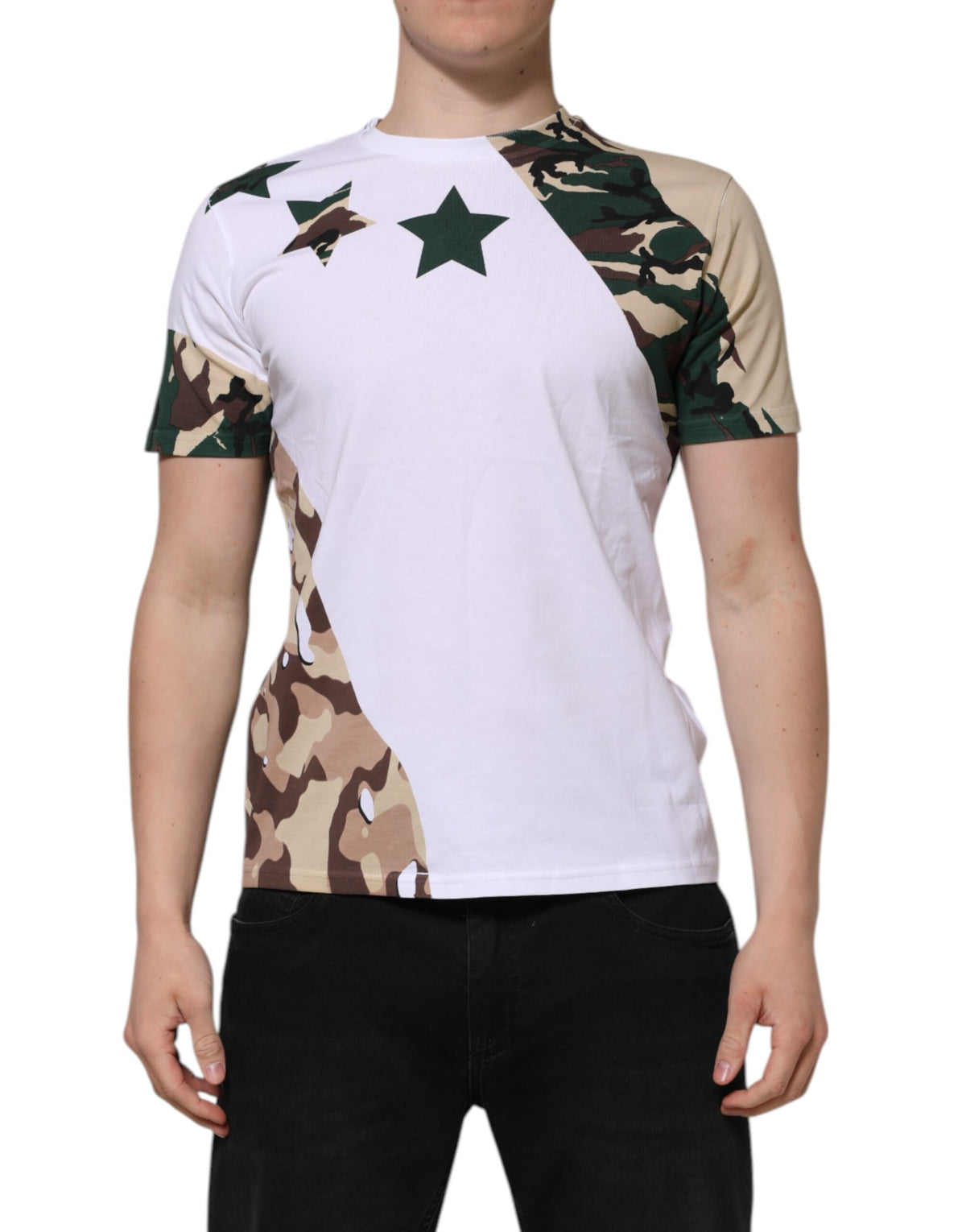 Indulge in the exquisite Dolce & Gabbana White Camouflage Cotton Crew Neck T-shirt, a luxurious statement of refined taste and Italian craftsmanship for the discerning individual.